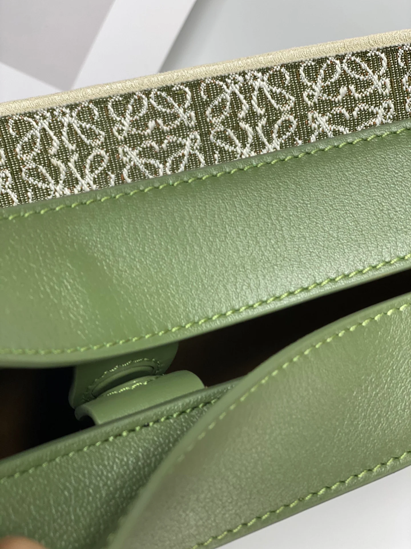 Сумка Loewe Luna серии Moon Bag - 4