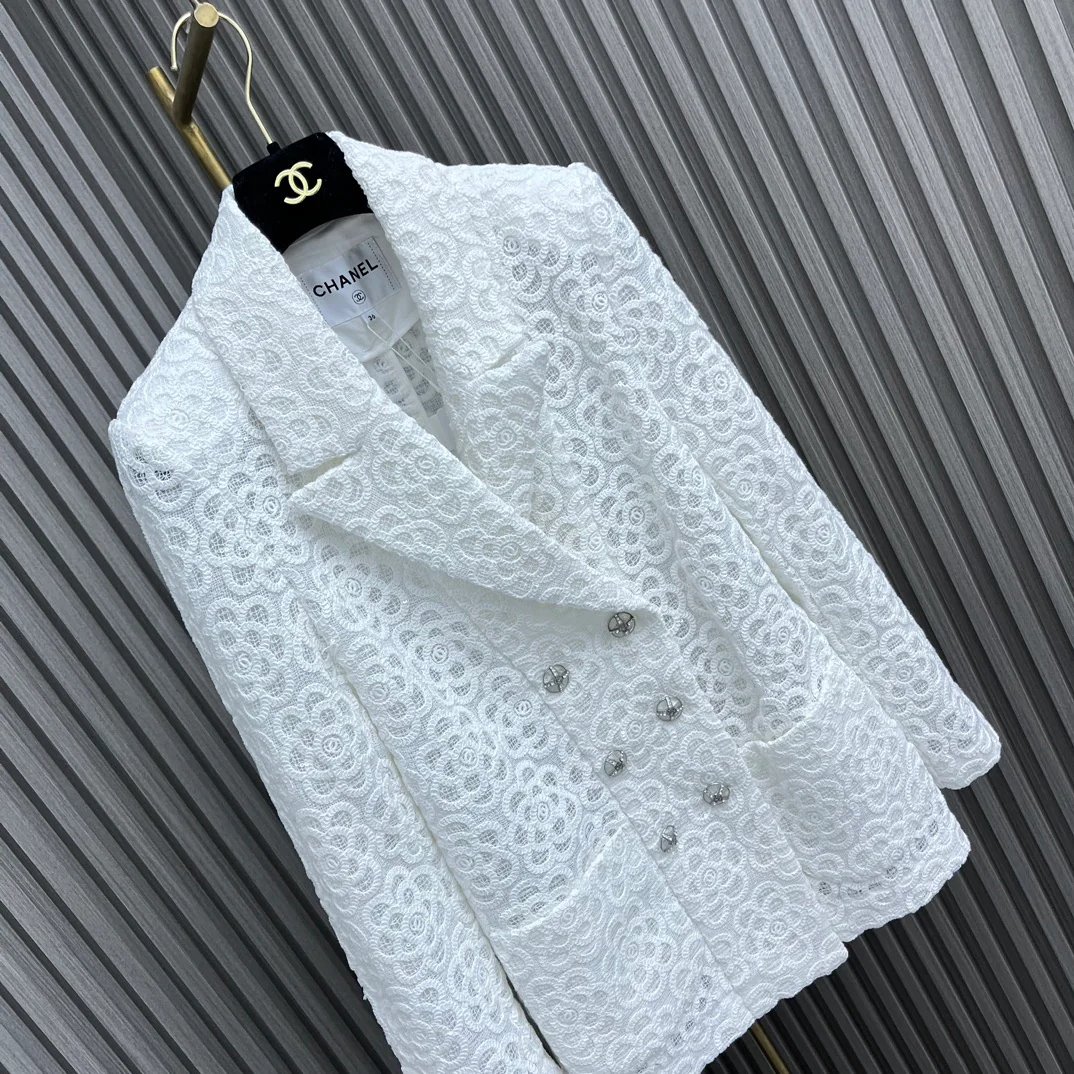 Chanel - Новинка 2403-24: Куртка, расшитая крупными пайетками - Белая