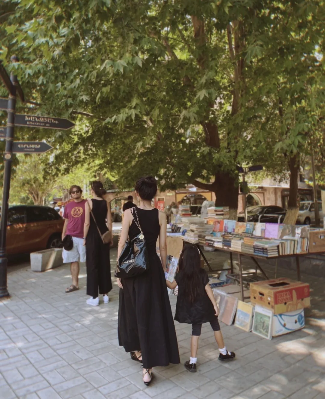 Сумка Chanel 22p 22bag, маленькая, черная, с серебряной пряжкой.