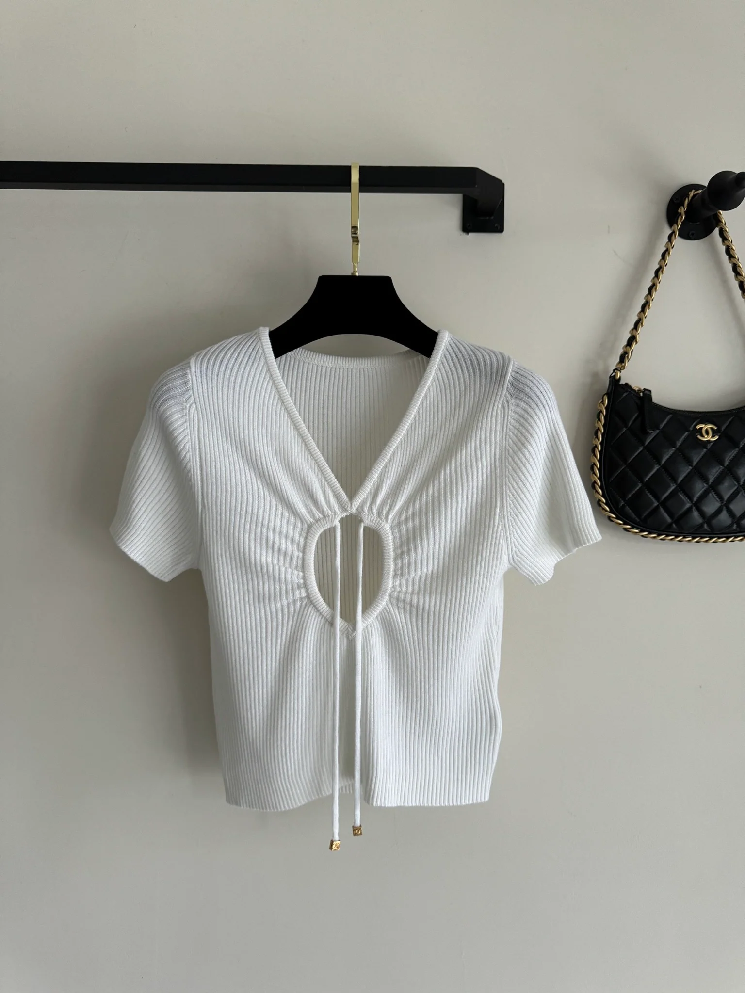 Celine - 2404 - 24 Новая вязаная блузка с короткими рукавами и ажурным сердечком на шнуровке для ранней весны - Белая