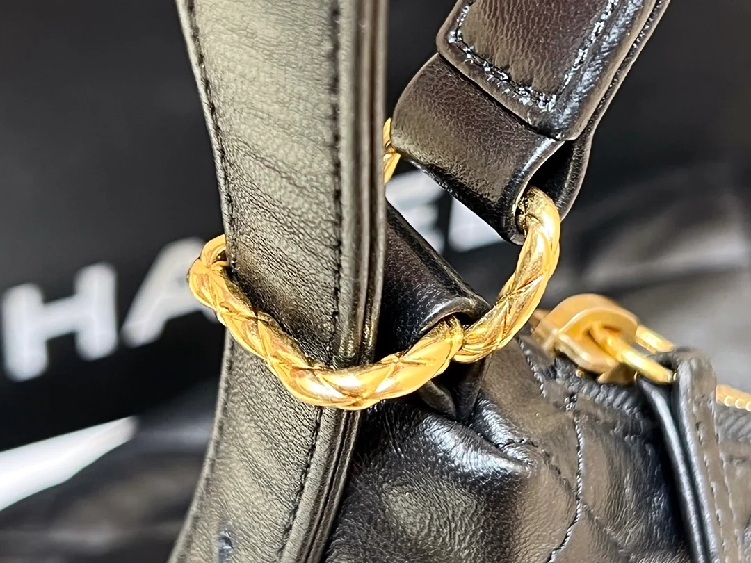 Сумка Chanel Hobo Hippie 2022 года