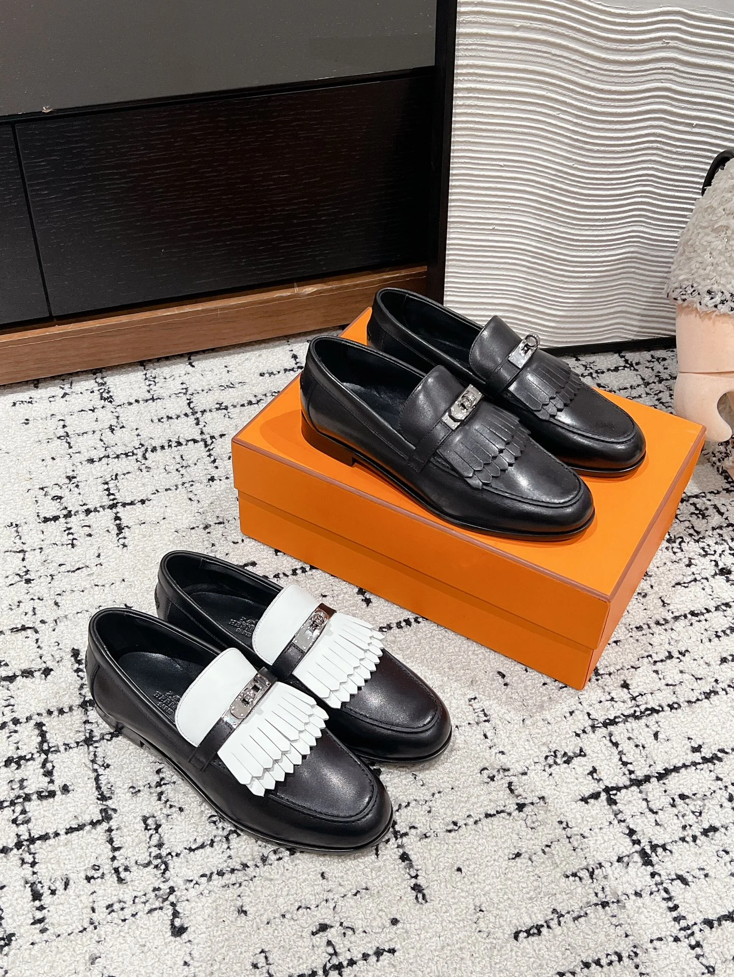 Балетки Hermes Kelly Buckle 2024 — изображение из коллекции.