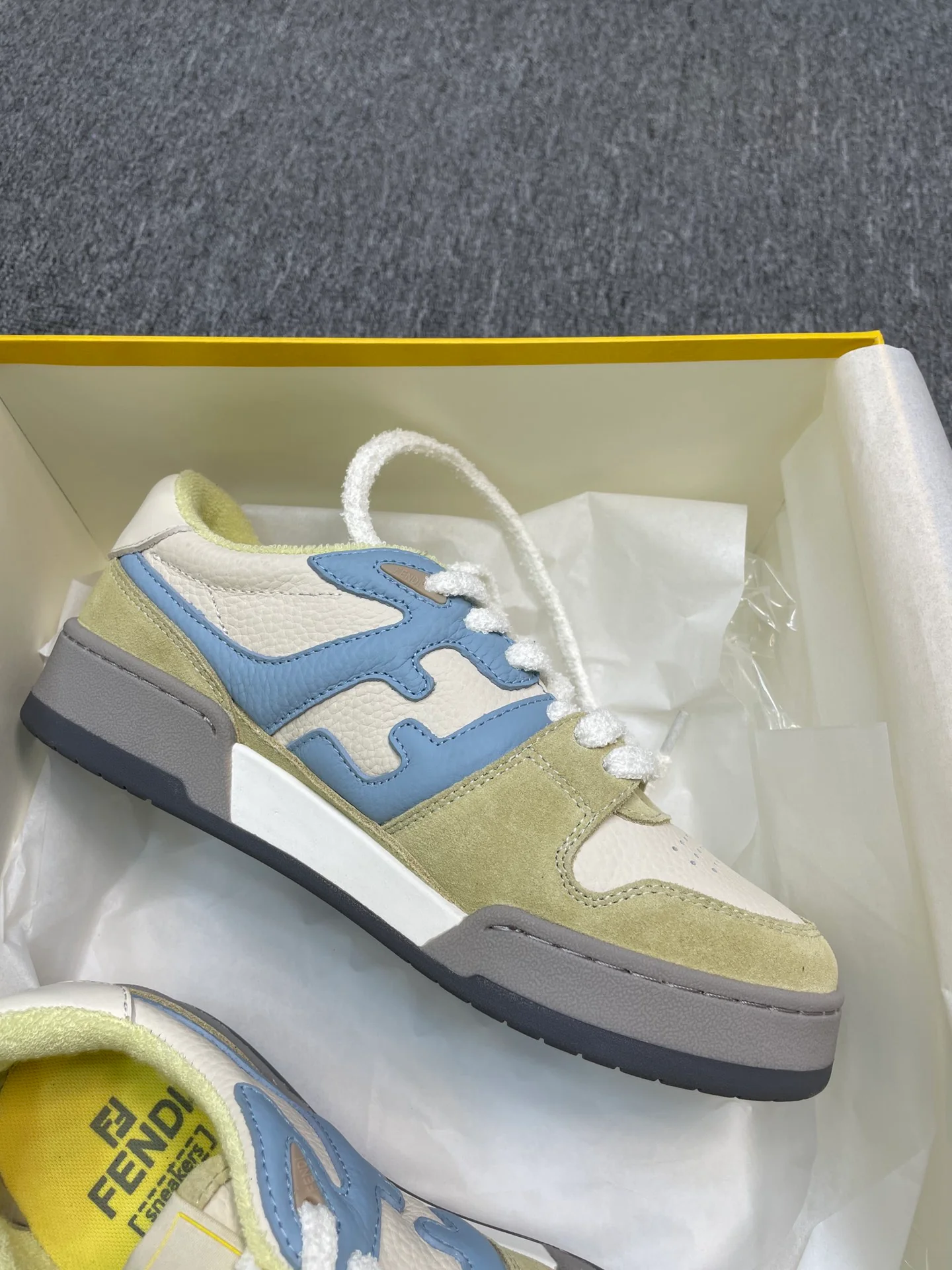 Синие кроссовки Fendi - повседневная обувь