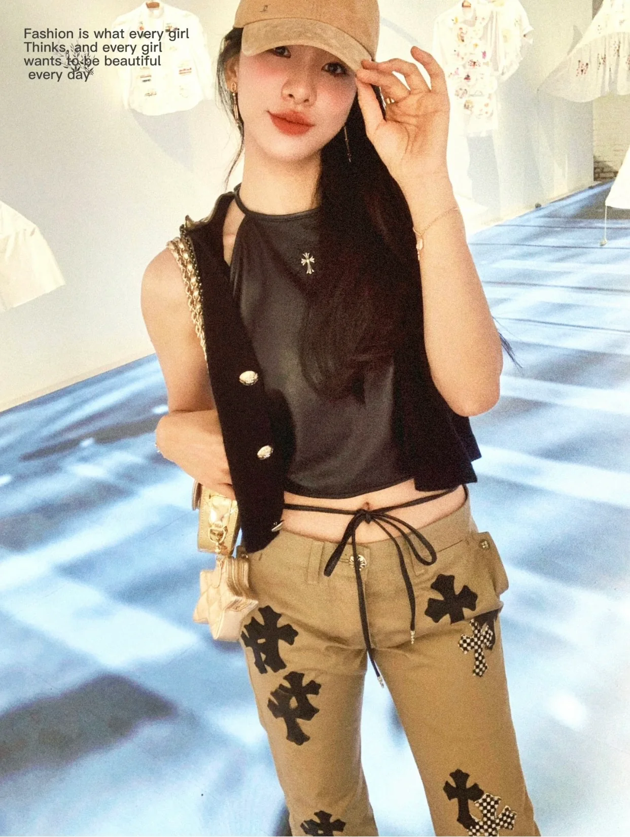 Весенняя коллекция Chanel 24c - Золотой кошелек для монет со звездным узором