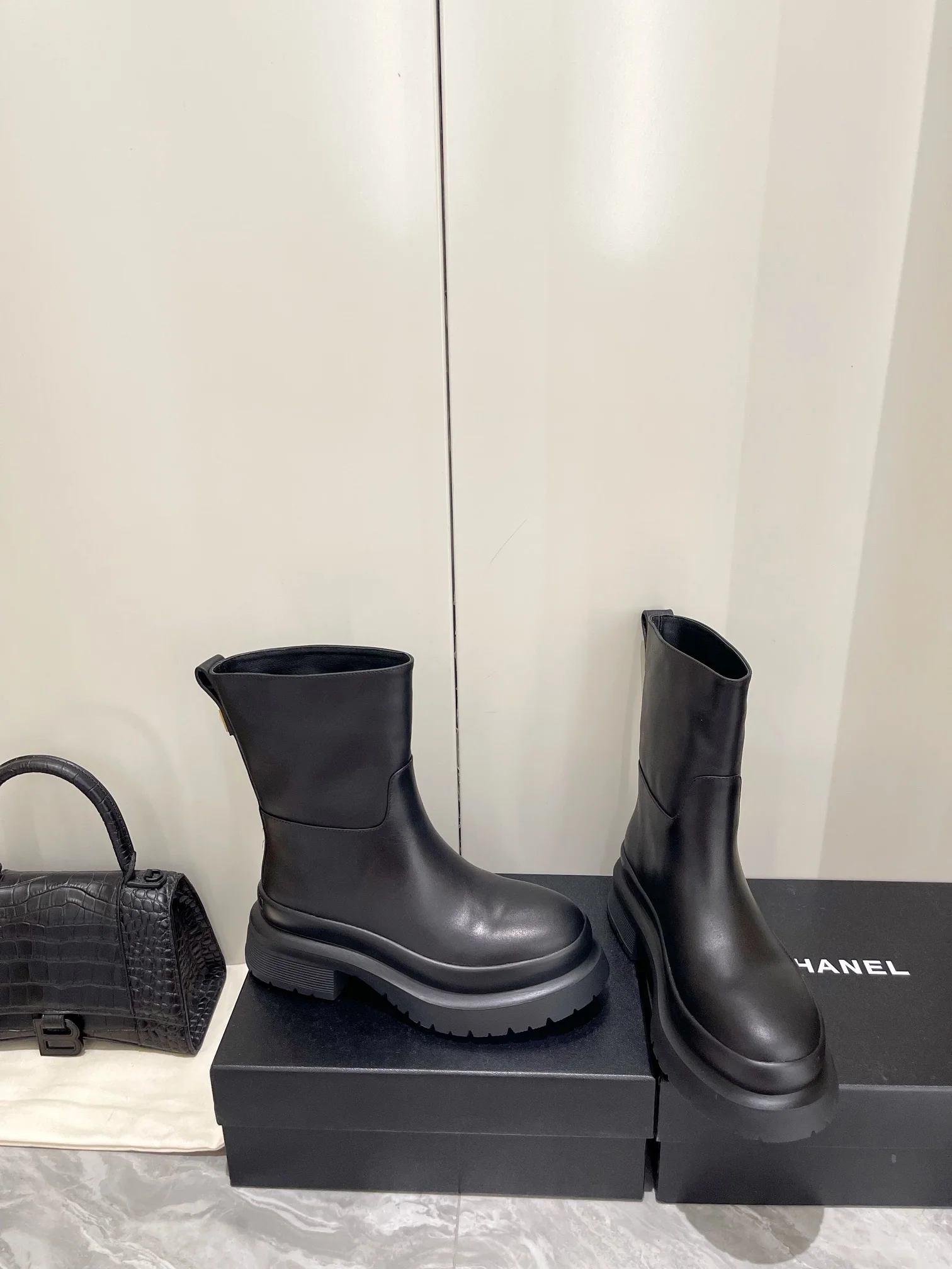 Новинки коллекции Valentino осень/зима 2022 - Ботильоны на платформе - Ботильоны