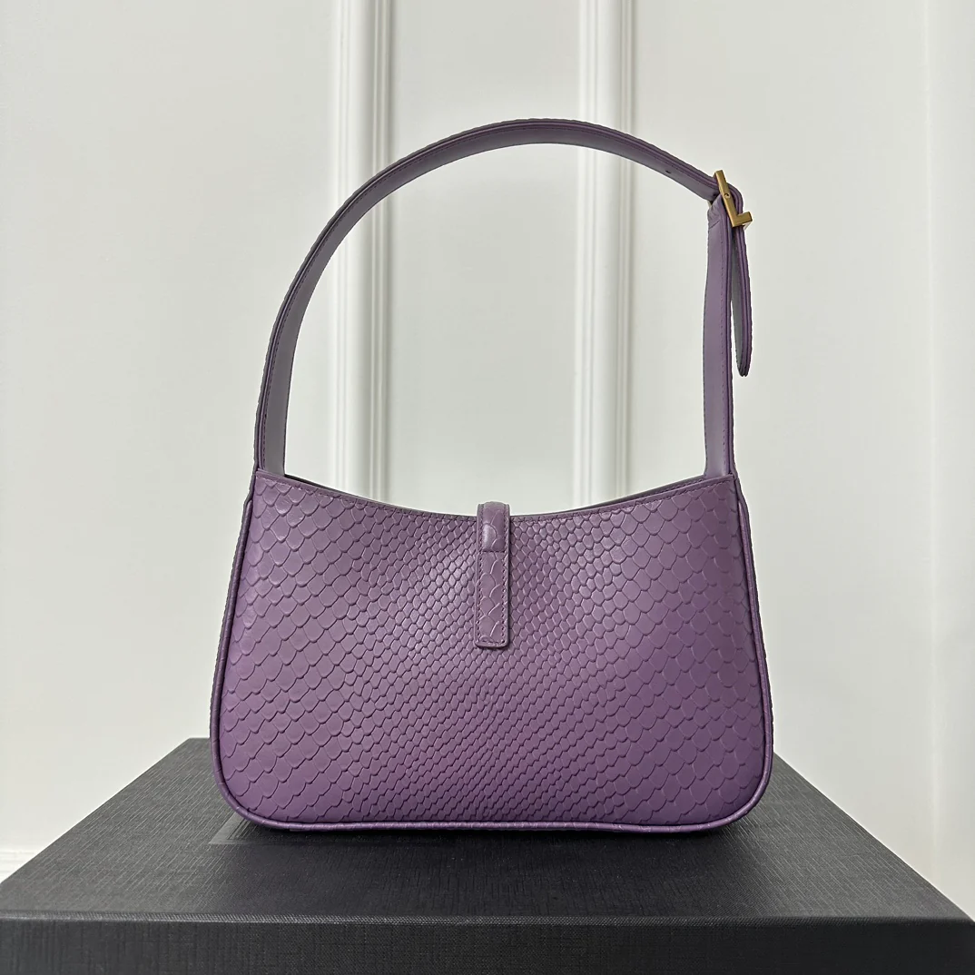 Кожаная сумка через плечо YSL Le 5 A 7 - фиолетовая с принтом под змеиную кожу