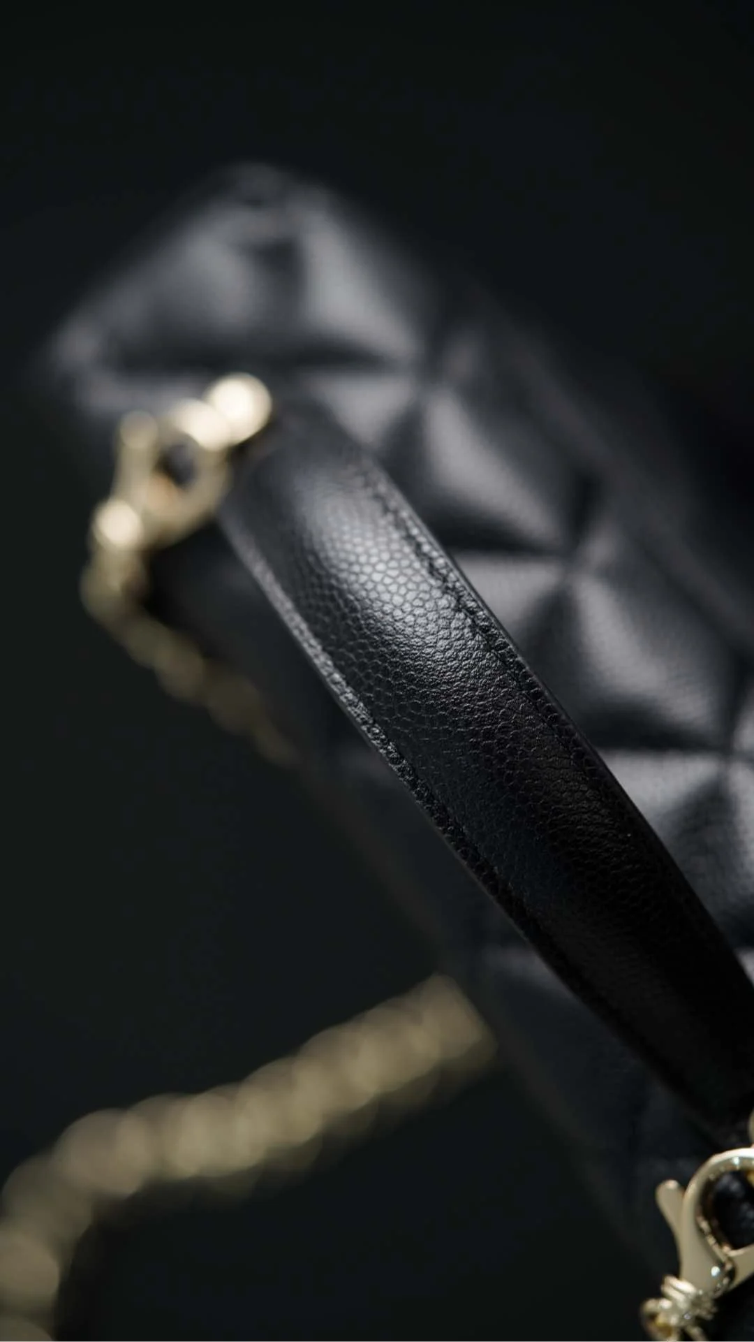 Сумка-ланчбокс Chanel 25c Lychee Beef - черно-золотая