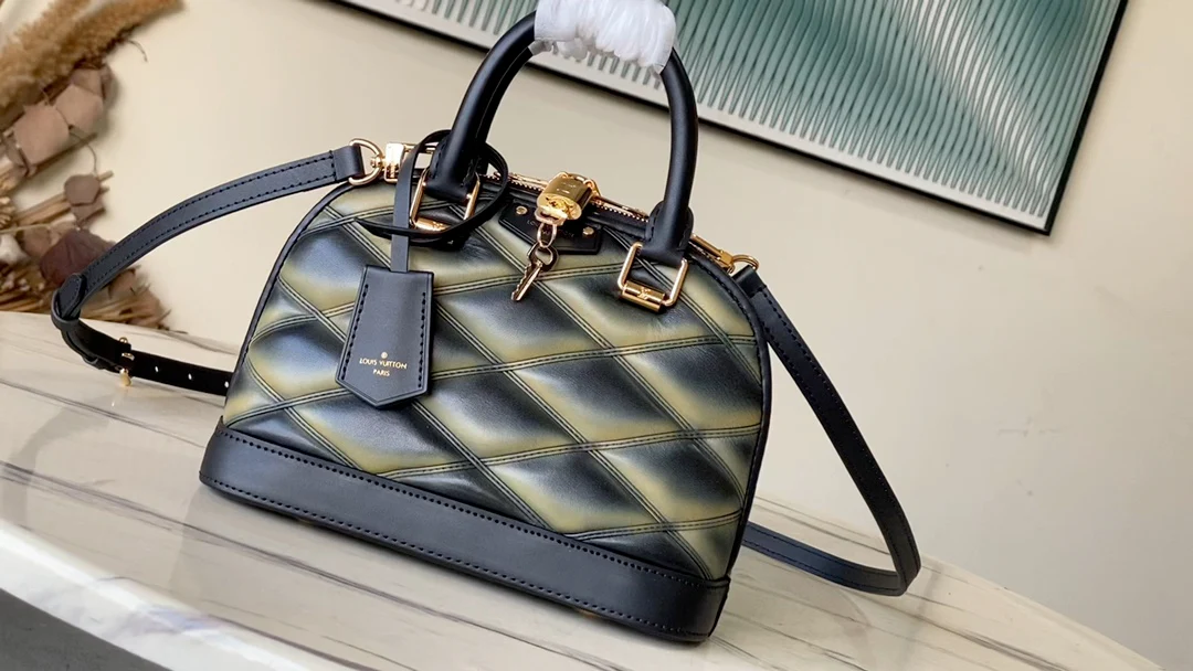 m23666-LV-nicolas-ghesquiere-shell bag-black gradient