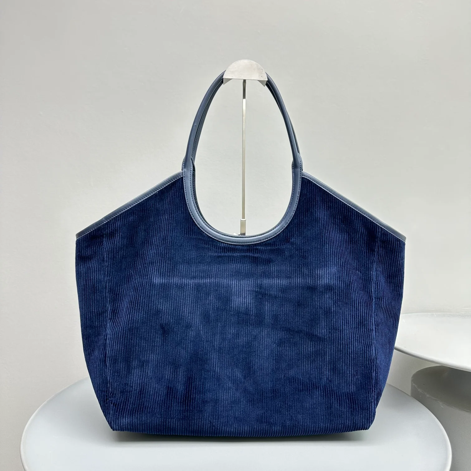 Сумка-тоут Miu Miu Ivy - Вельветовая - Темно-синяя