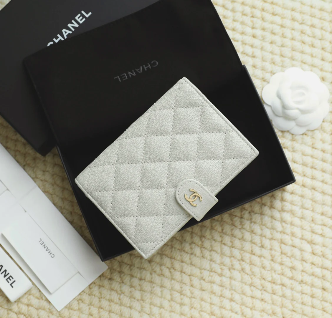 Chanel - ??? - Кожа теленка небольшого или среднего размера - ?? - Серый в горошек с фурнитурой из светлого золота