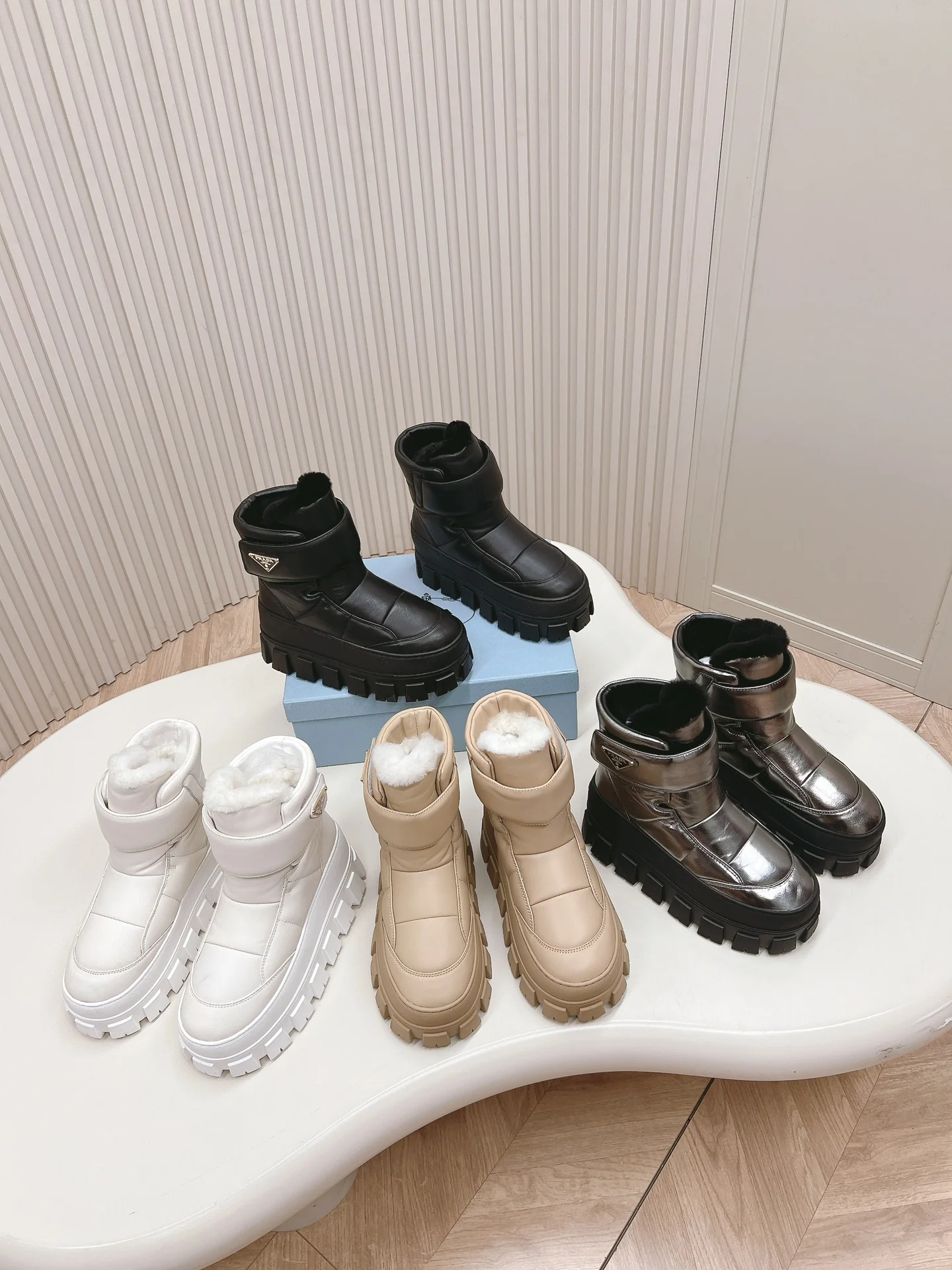 Снежные ботинки Prada 2024 — изображение из коллекции