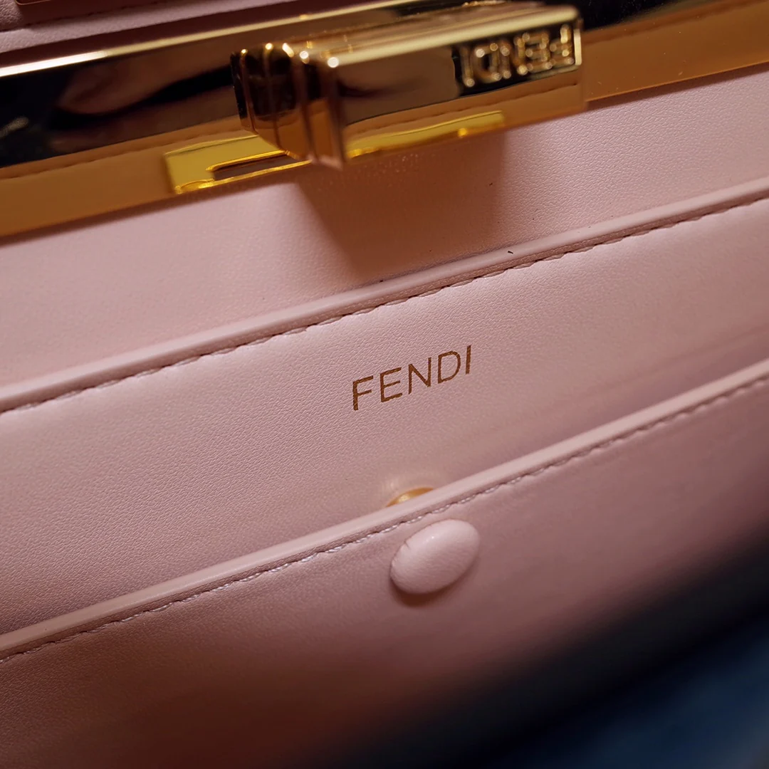 Маленькая синяя кожаная сумочка Fendi Peekaboo i-seey