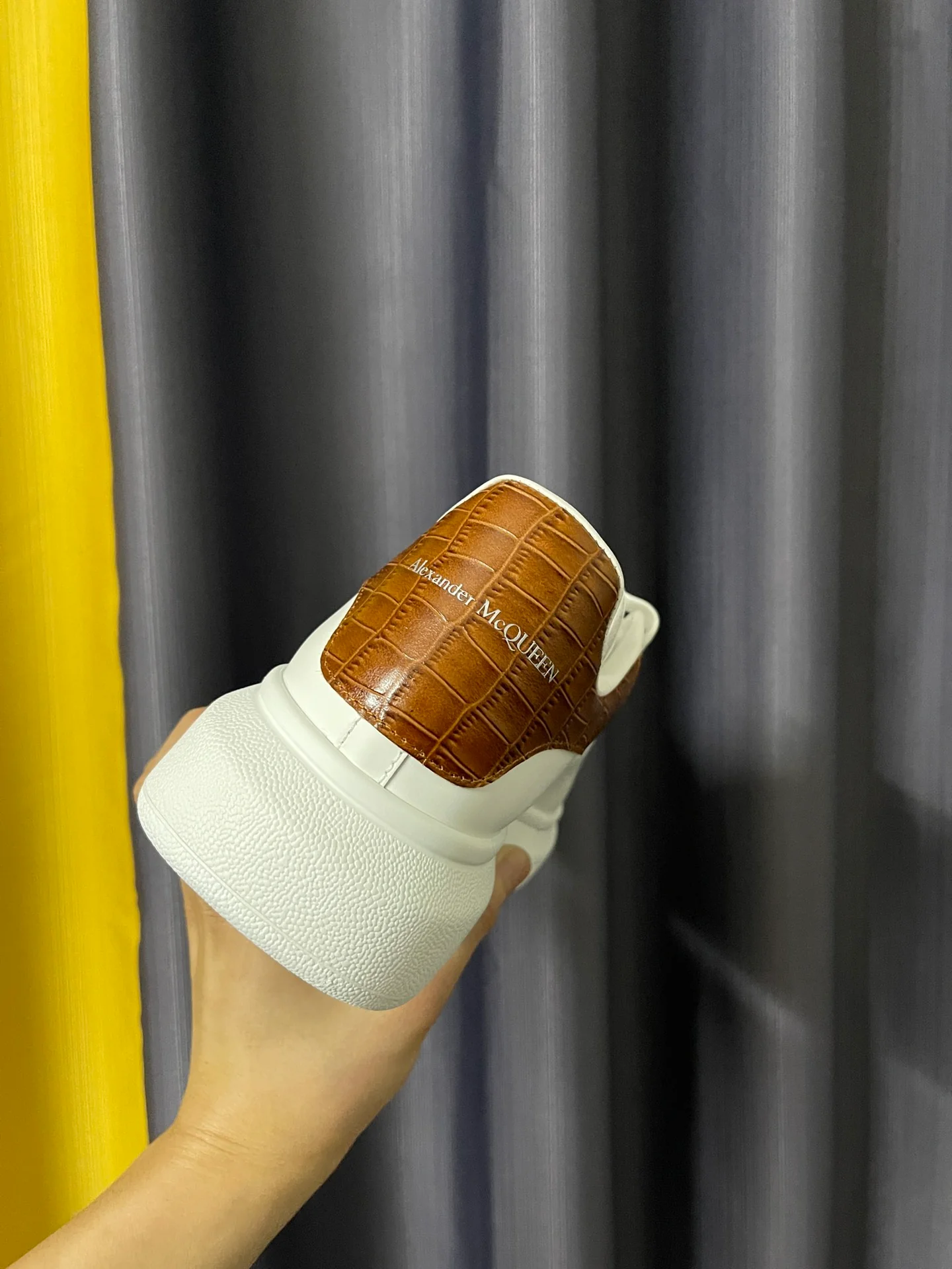 Классические белые кроссовки McQueen - унисекс - карамельный узор под крокодиловую кожу - премиум-издание