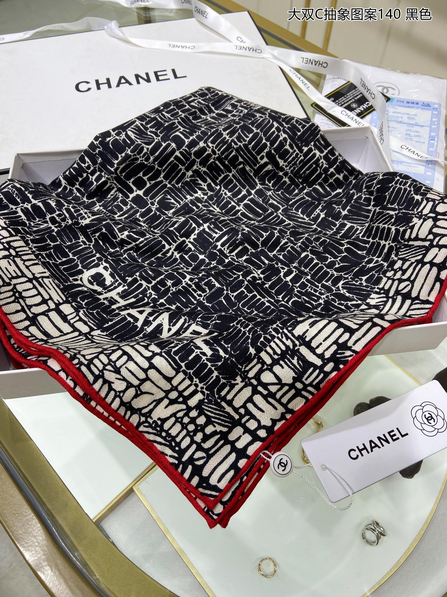 Большой шарф Chanel с абстрактным узором ?Двойная буква С? — 140 см x 140 см — 80% кашемир — 20% шелк — черный