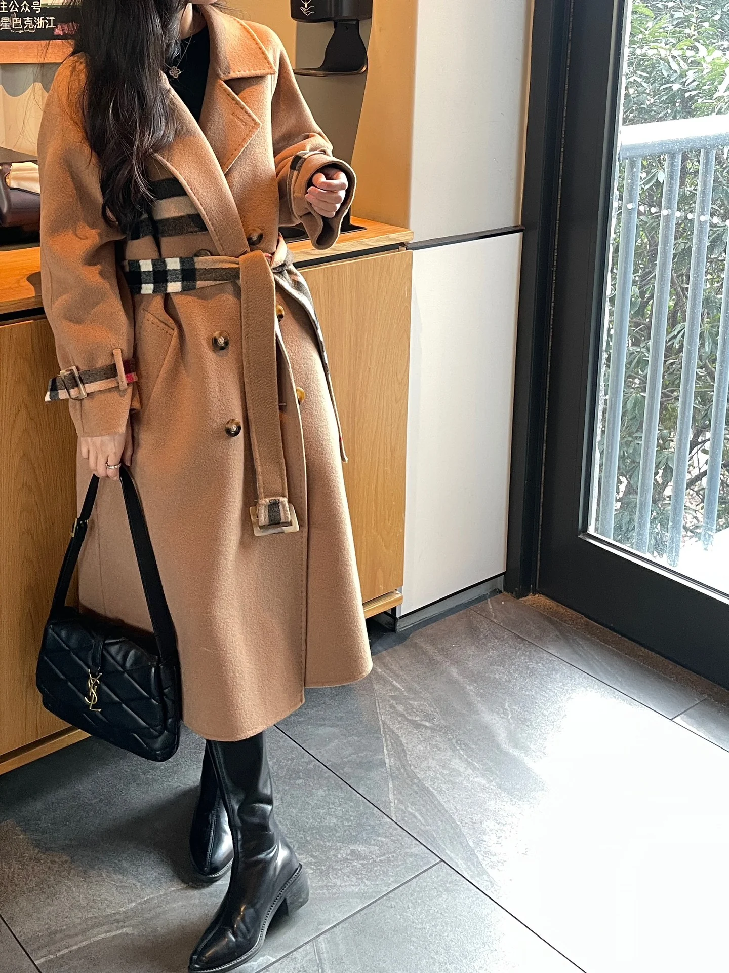 Пальто Burberry 2403 из кашемира