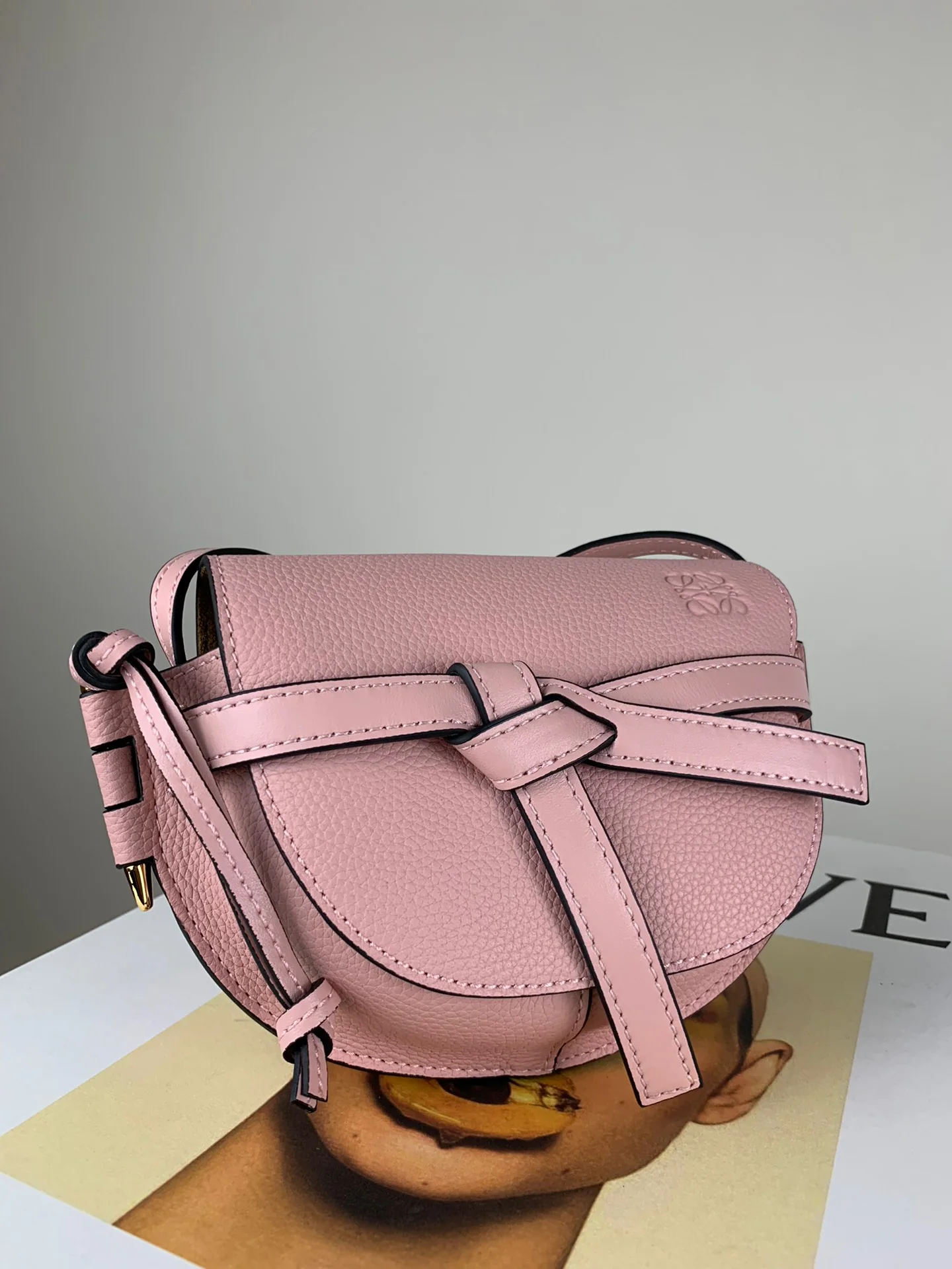 Loewe-gate-mini-21x12-5x9-5-cm-1