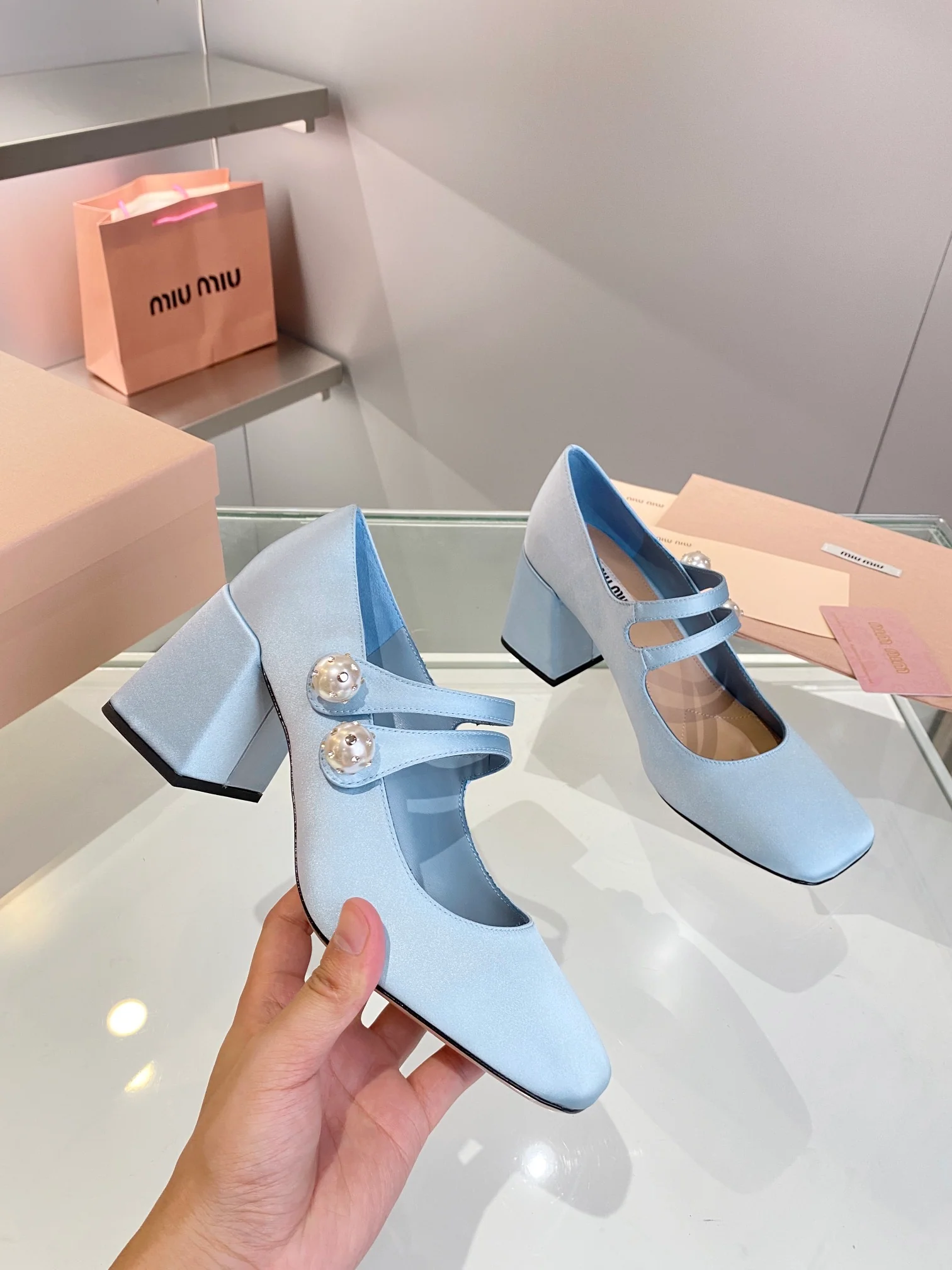 Новинка весны 2022 года от Miu Miu - Туфли на массивном каблуке - Синие