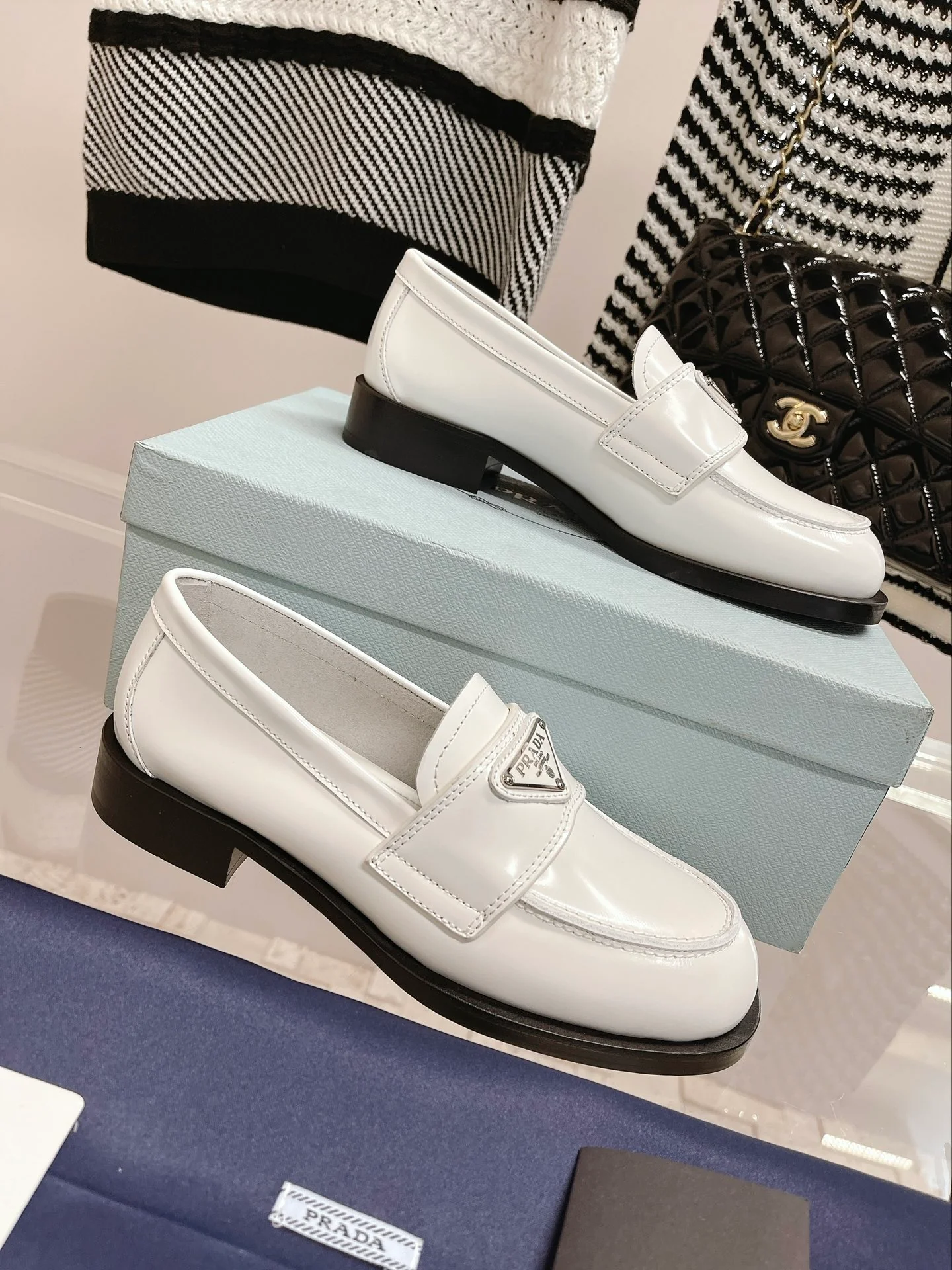 Prada - Новейшая обновленная коллекция - Обувь Alo