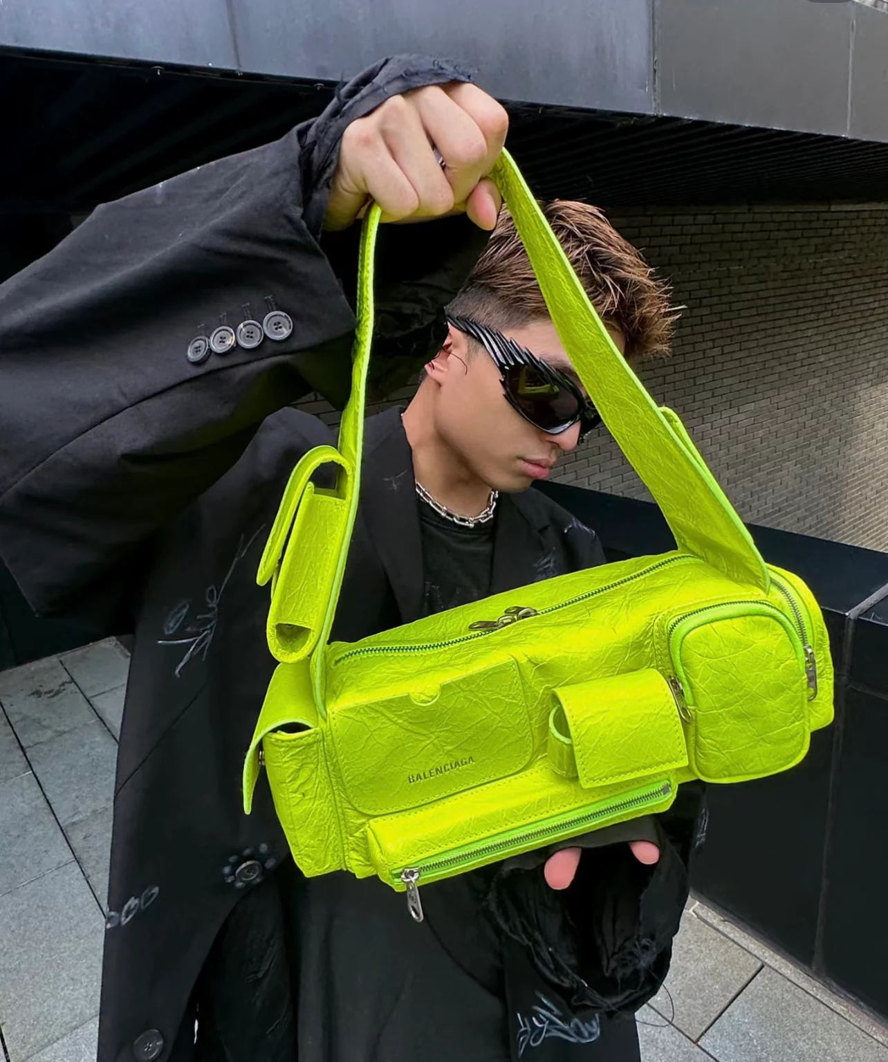 Сумка Balenciaga Superbusy, маленькая, 35 см, флуоресцентно-желтая.