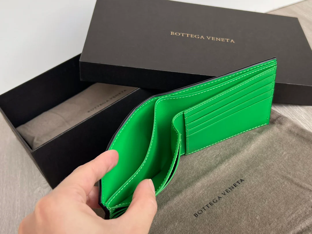 BV-中宽 编织 两折扣短夹 牛皮 11.5x9.5cm