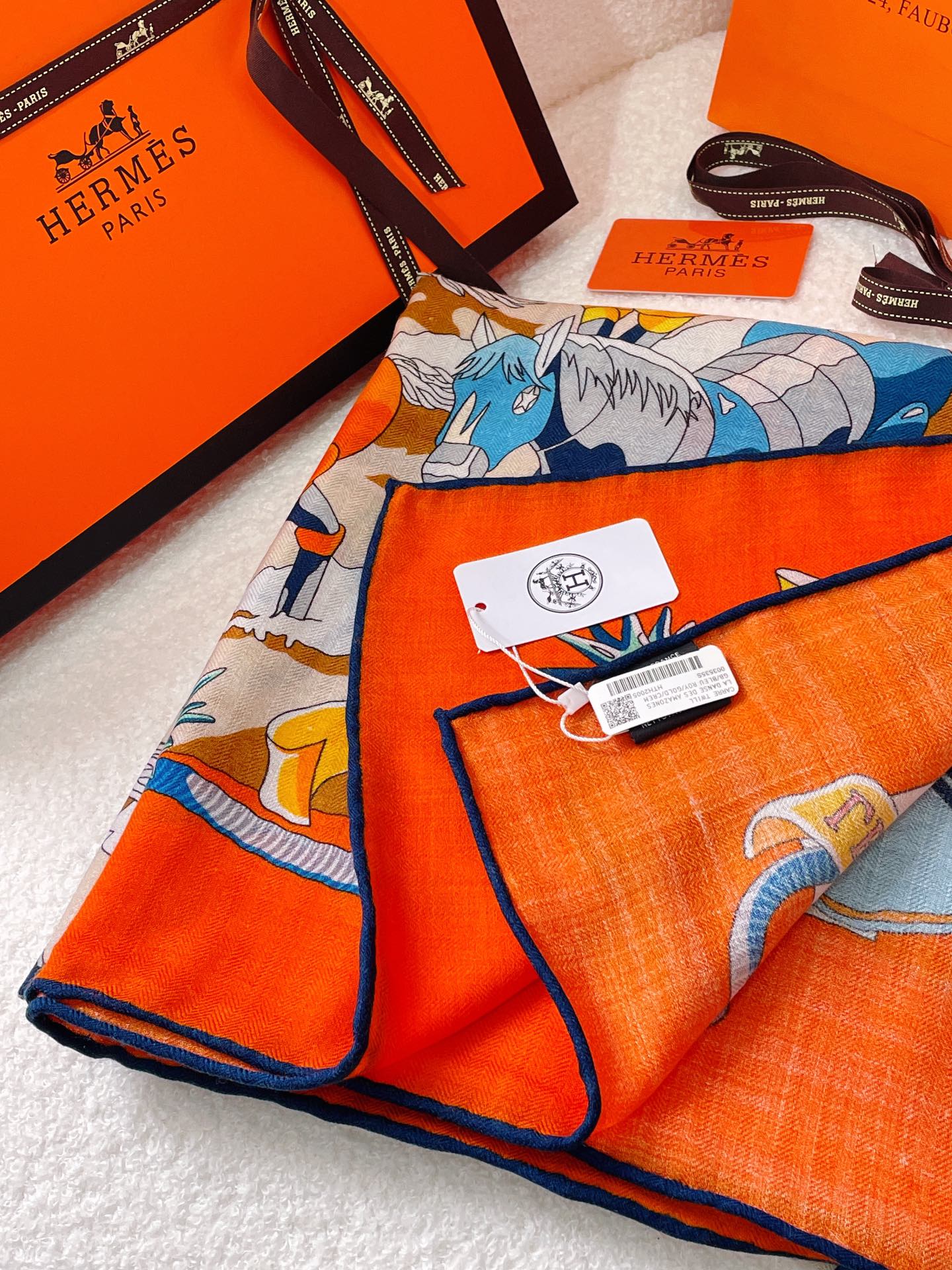 Квадратный шарф Hermes Mustang - 140 см - 70% кашемир - 30% шелк