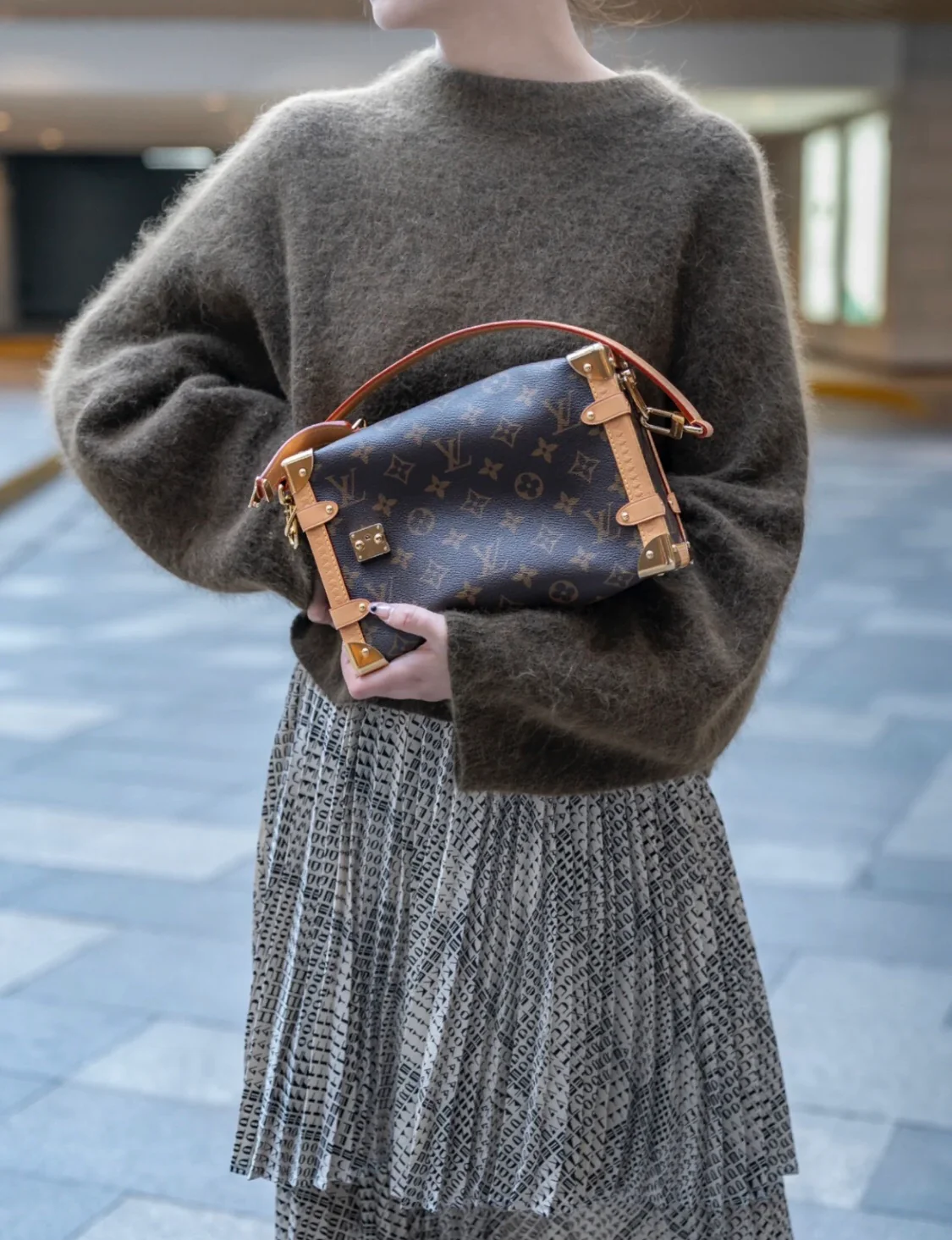 m46358-LV-side-trunk-mm-handbag/crossbody bag