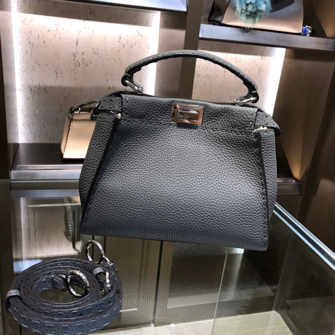 Серая мини-сумка Fendi Peekaboo Selleria