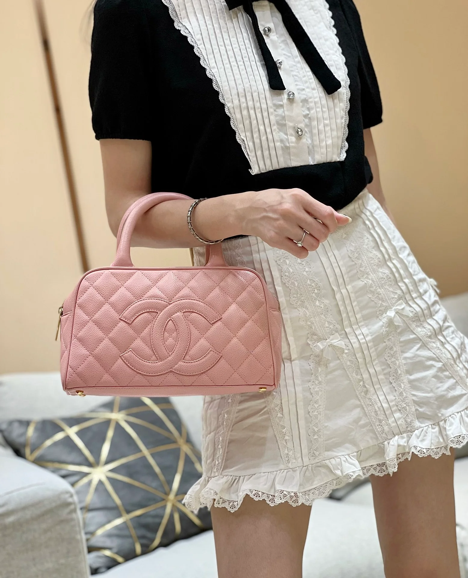 Винтажная сумка-боулинг Chanel из икорной кожи — розовая — выбор Дженни