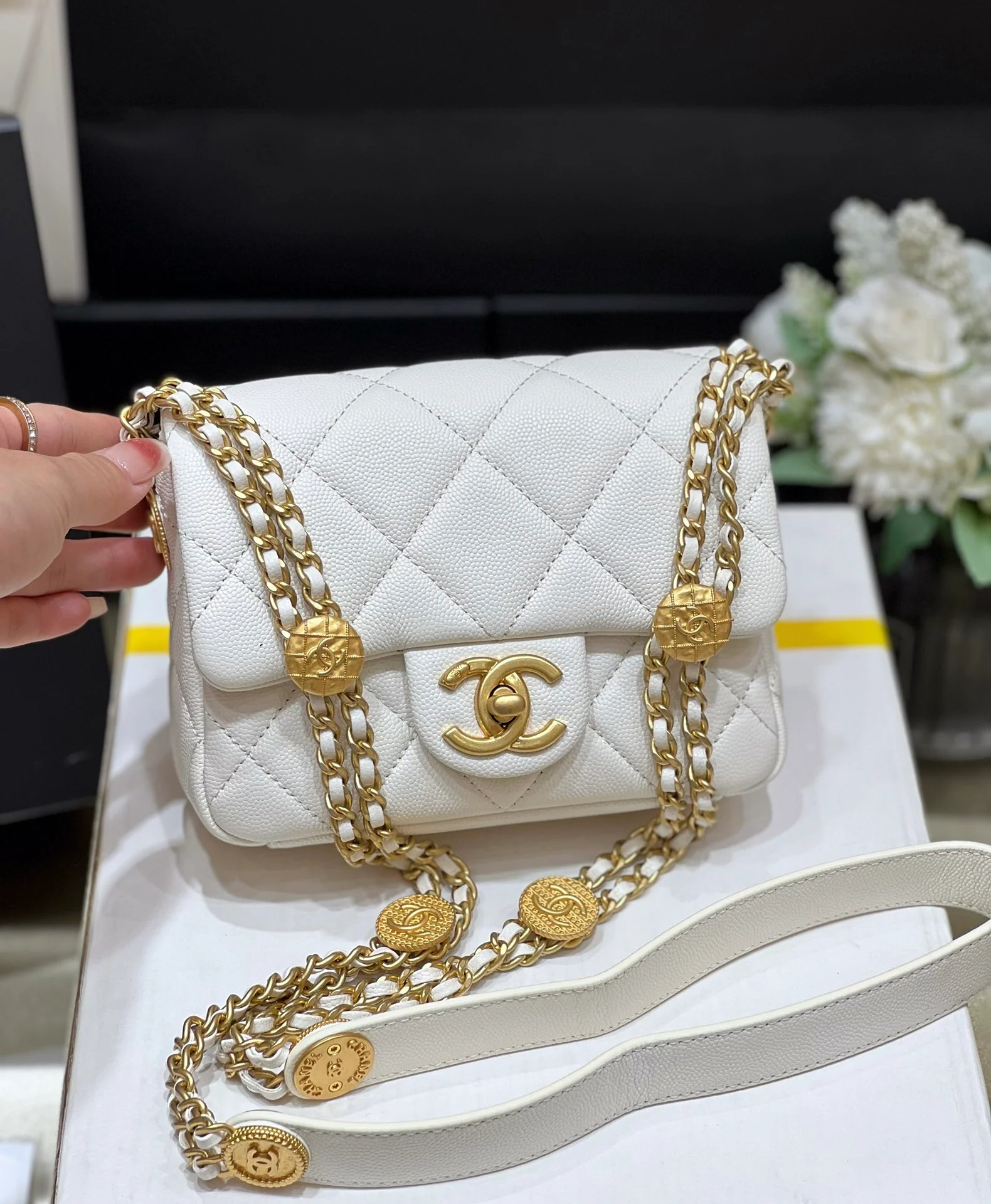 Сумка Chanel CF с цепочкой и монетами - зернистая телячья кожа - белая