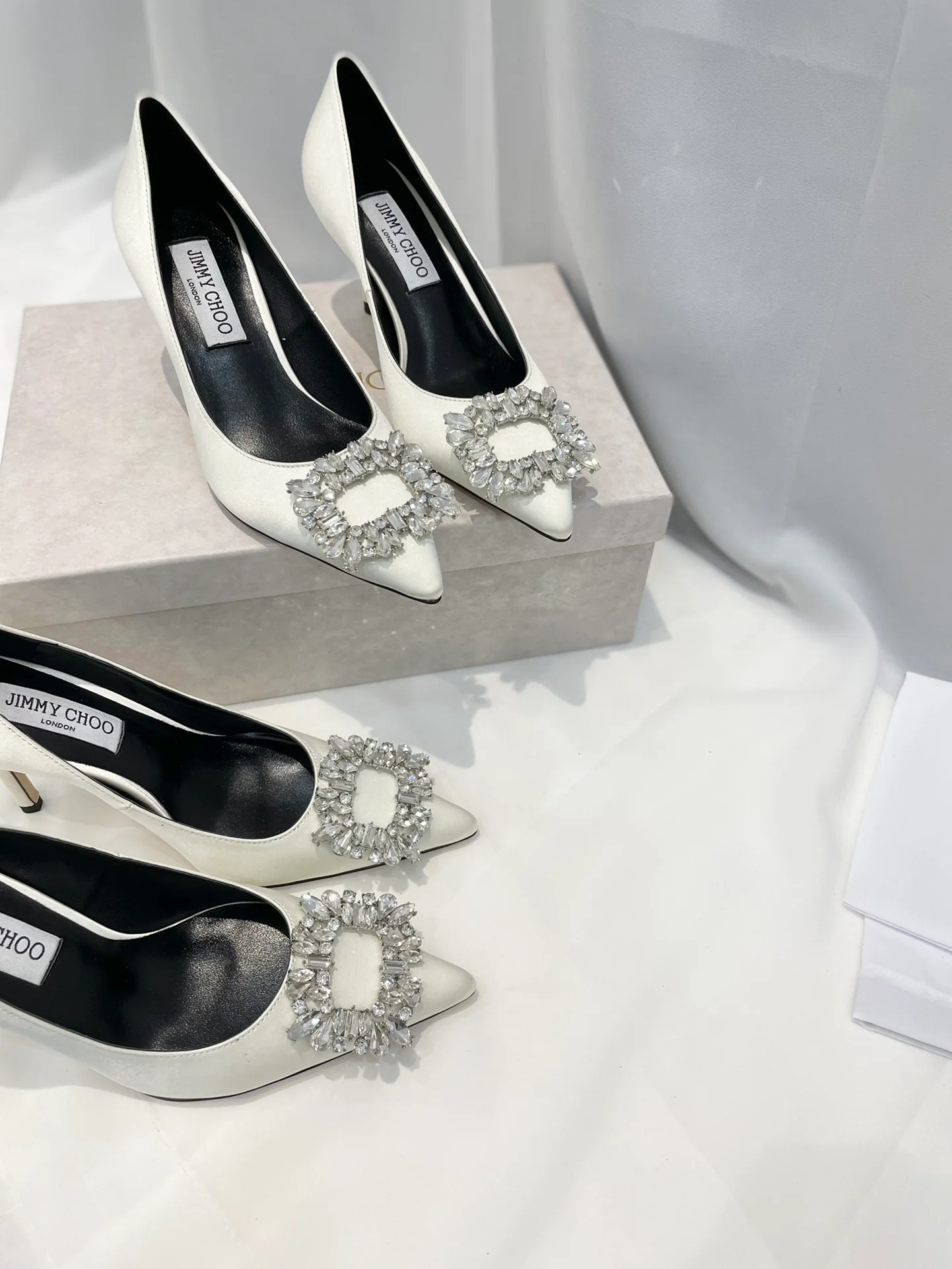 Серия Jimmy Goddess - Туфли на высоком каблуке с бриллиантовой пряжкой - Белые - 2 шт.