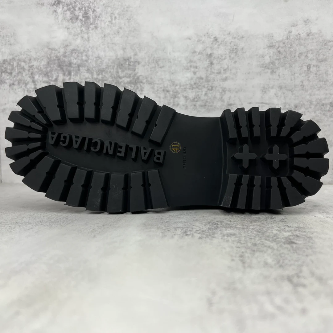 Повседневные ботинки Balenciaga Strike 22s на платформе, шнуровки, полностью кожаные.