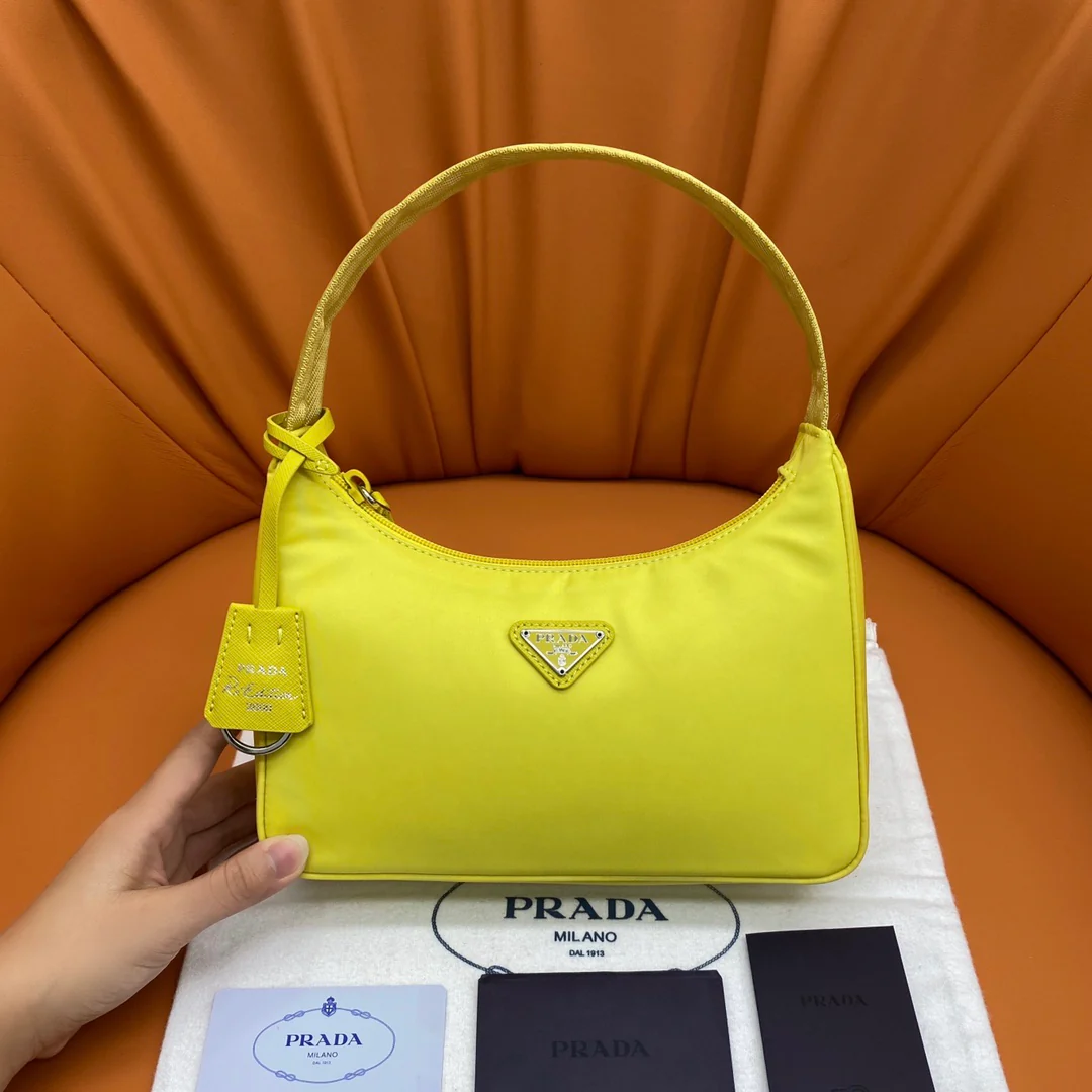 Нейлоновая сумка-хобо Prada, желтая