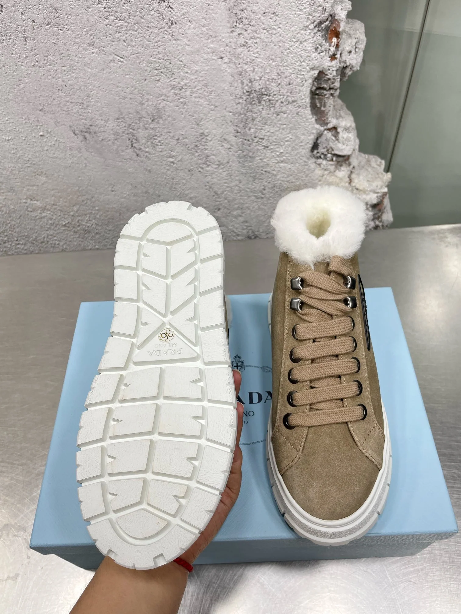 Новинка сезона осень/зима 2022 от Prada - Снежные сапоги - Стиль знаменитостей