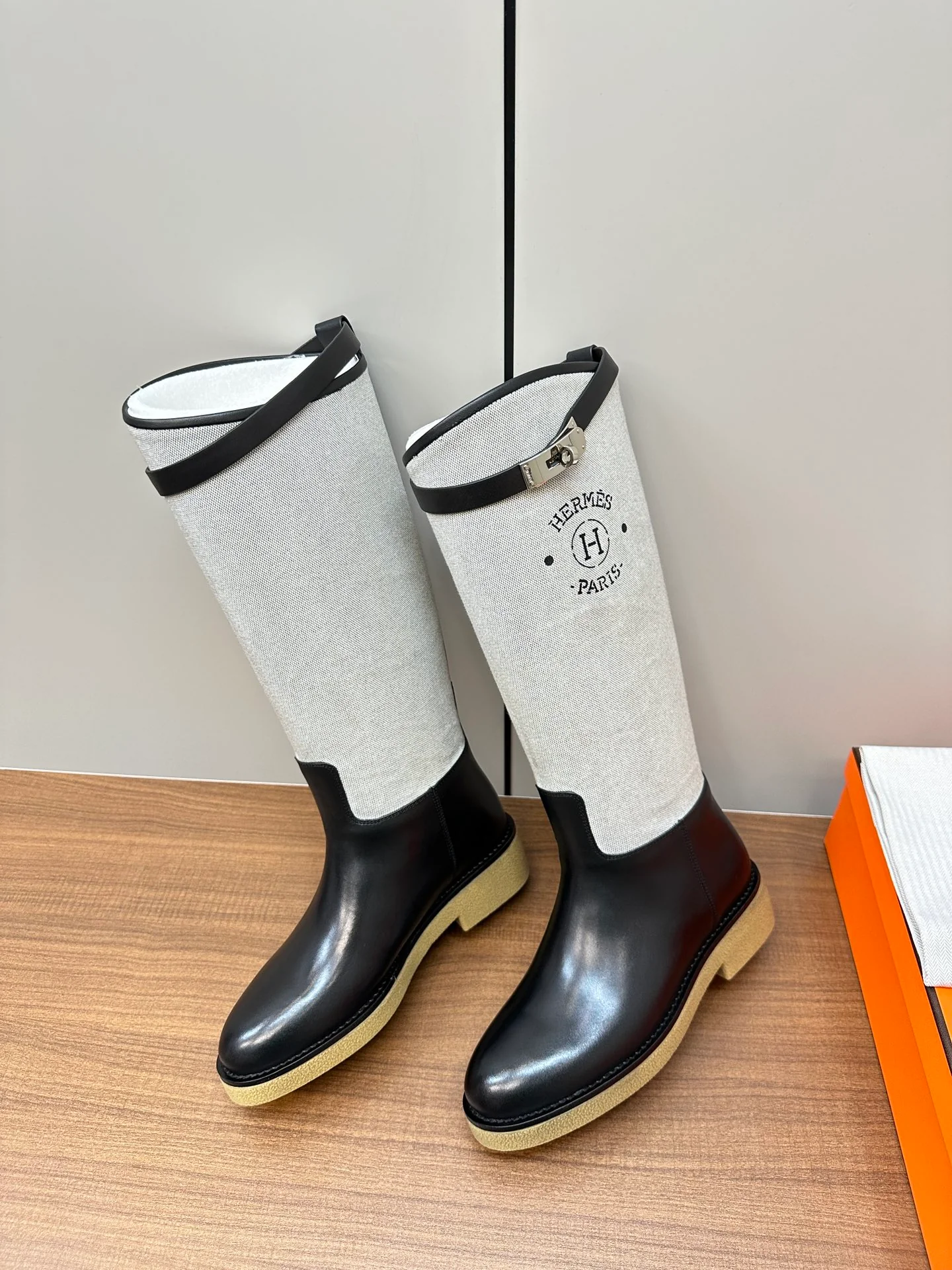 Ботинки Hermes Kelly Jumping Buckle Rider - белые