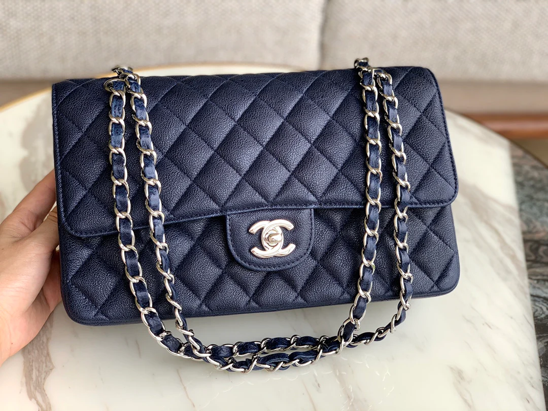 Сумка Chanel CF весна/лето 2019 — темно-синяя с серебряной пряжкой — 25 см