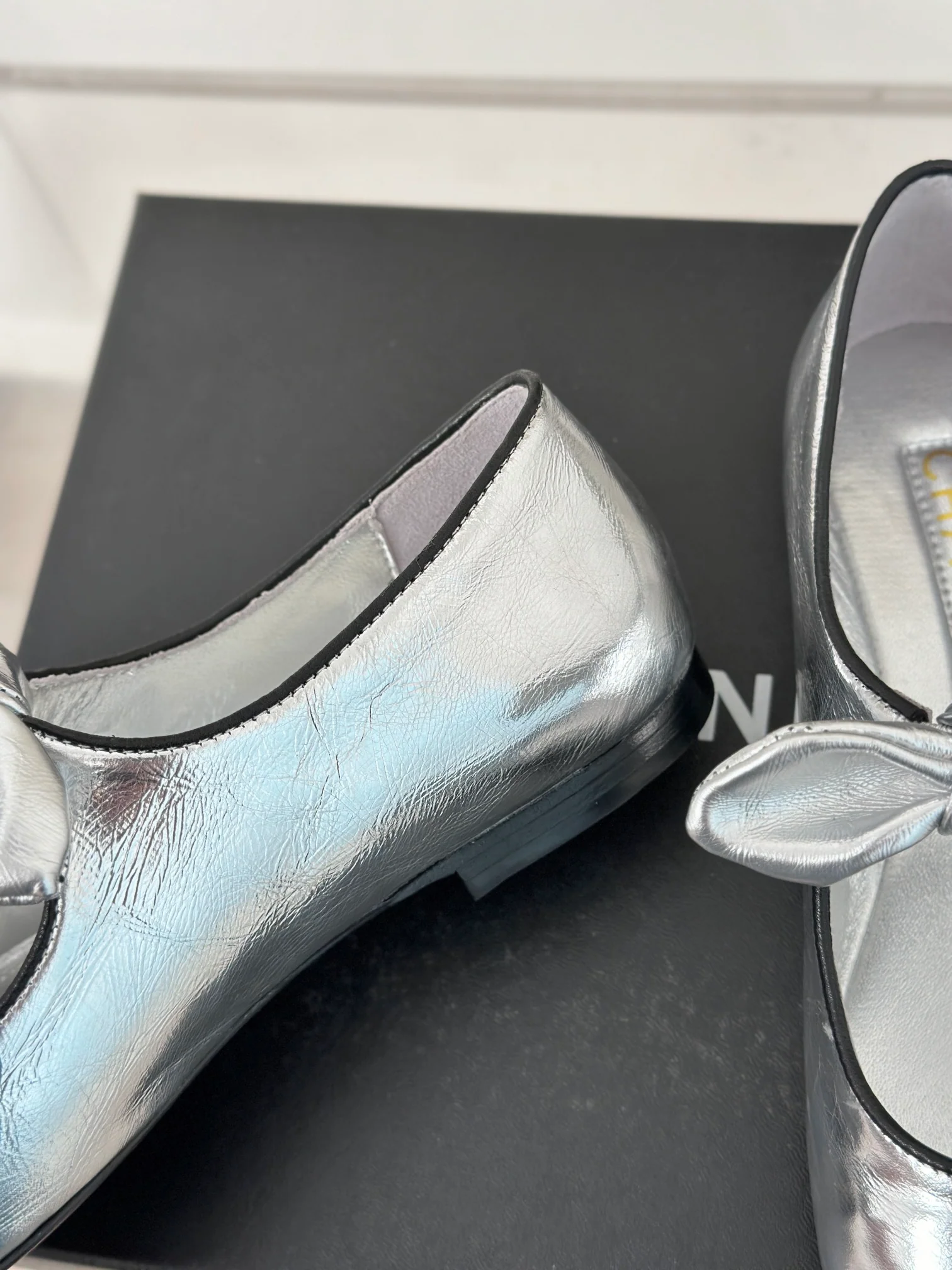 Балетки Chanel 2024 Ribbon Ballet Flats - серебристые