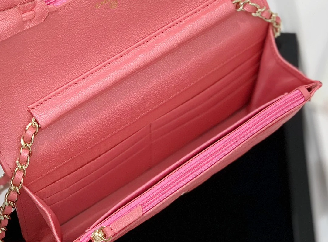 Пряжка Chanel WOC с узором ?Кунжут? из светлого золота