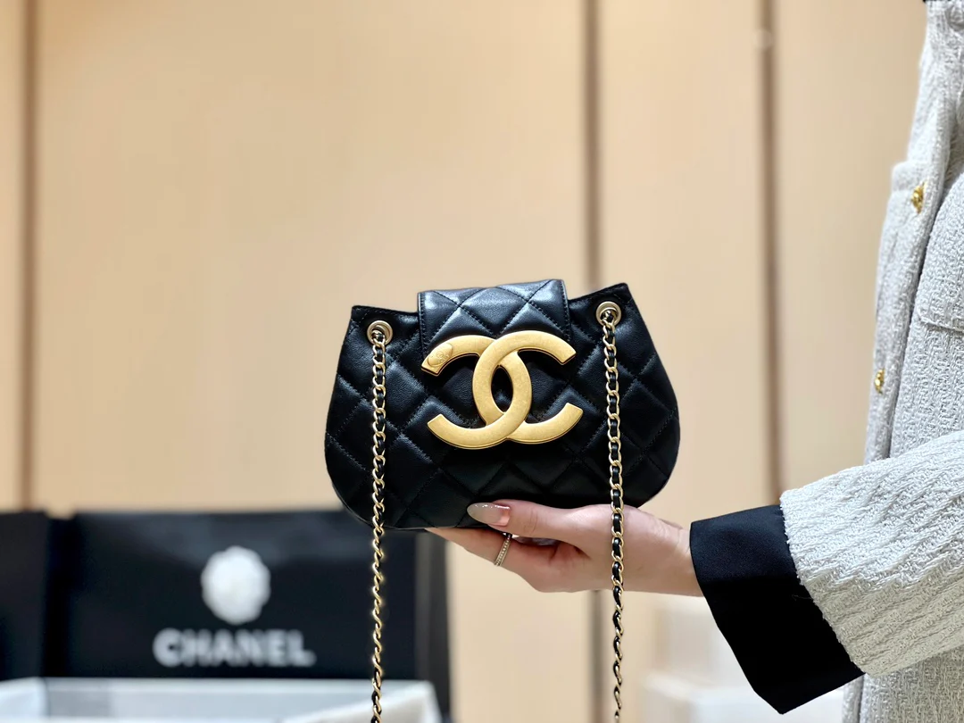 Chanel - Новая большая сумка-мессенджер с двойной буквой C - Черная