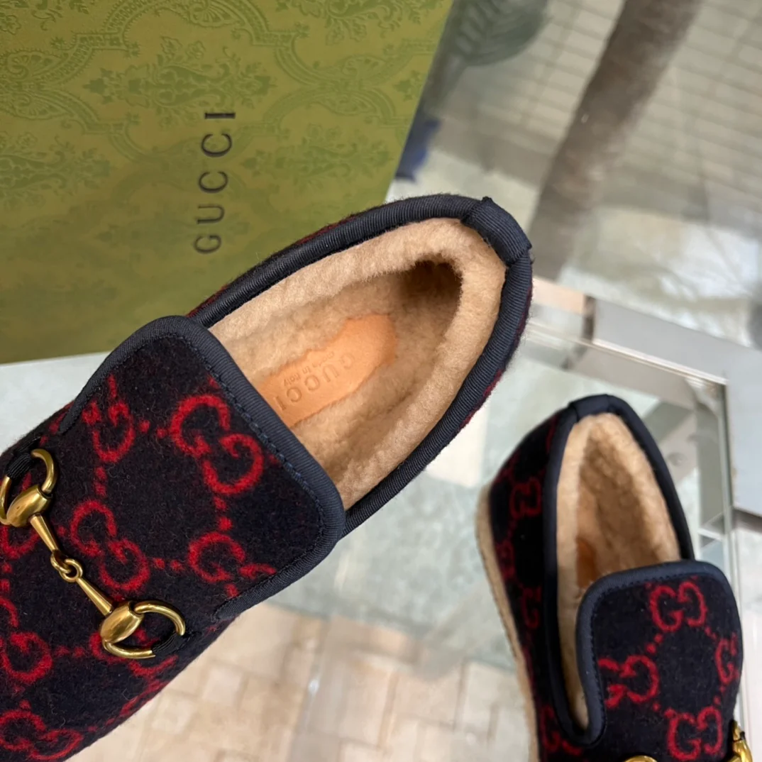 Новинка сезона осень/зима 2022 от Gucci - Теплые пушистые балетки - Черные