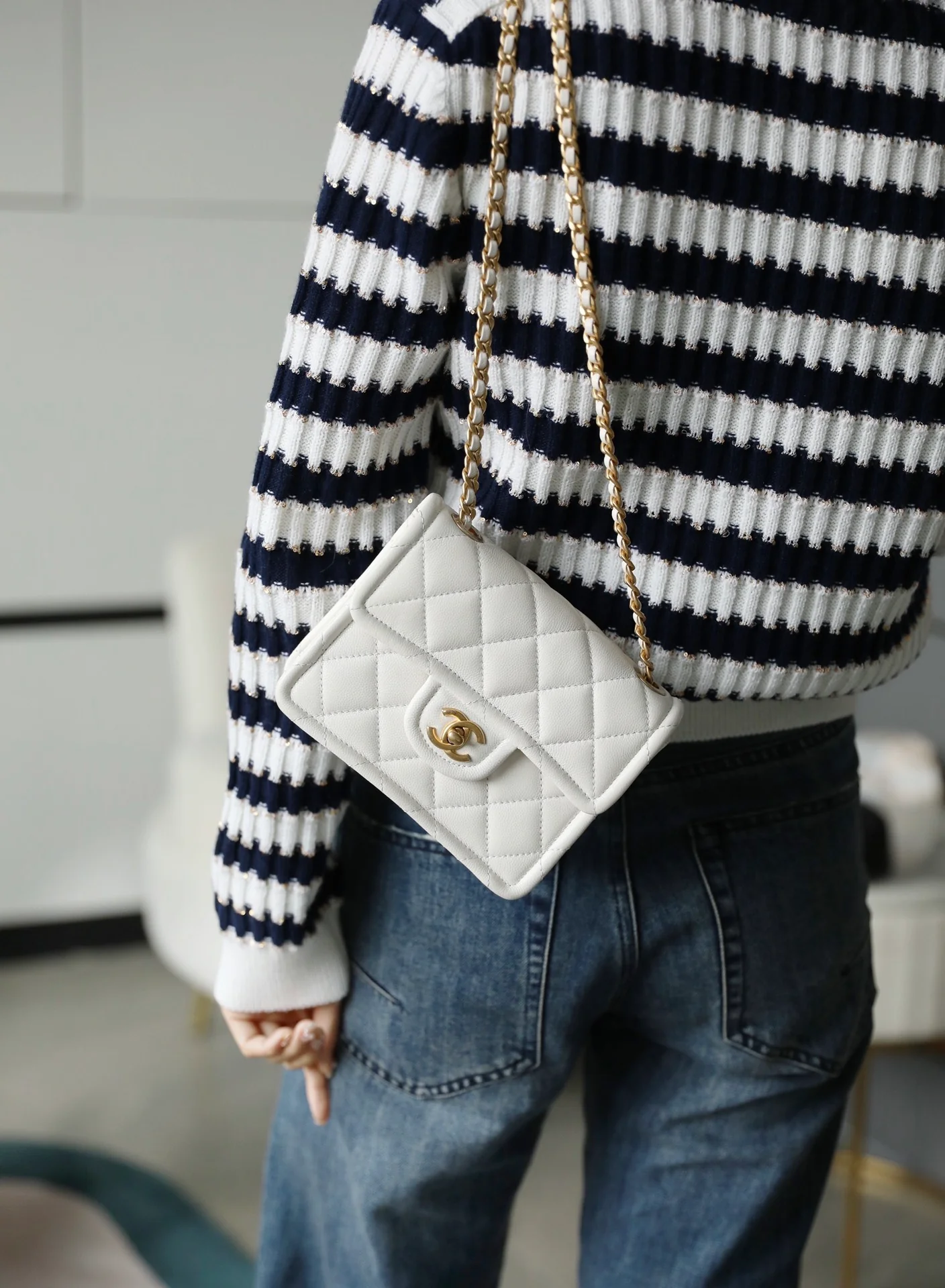 Маленькая булочка из тофу Chanel - белая