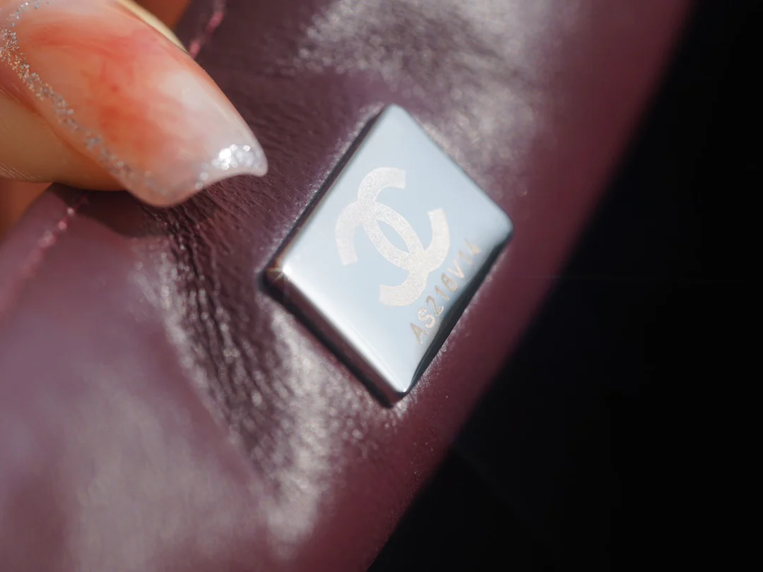 Часы Chanel CF Square Fat Man - 18 см - из черной овечьей кожи с серебряной пряжкой