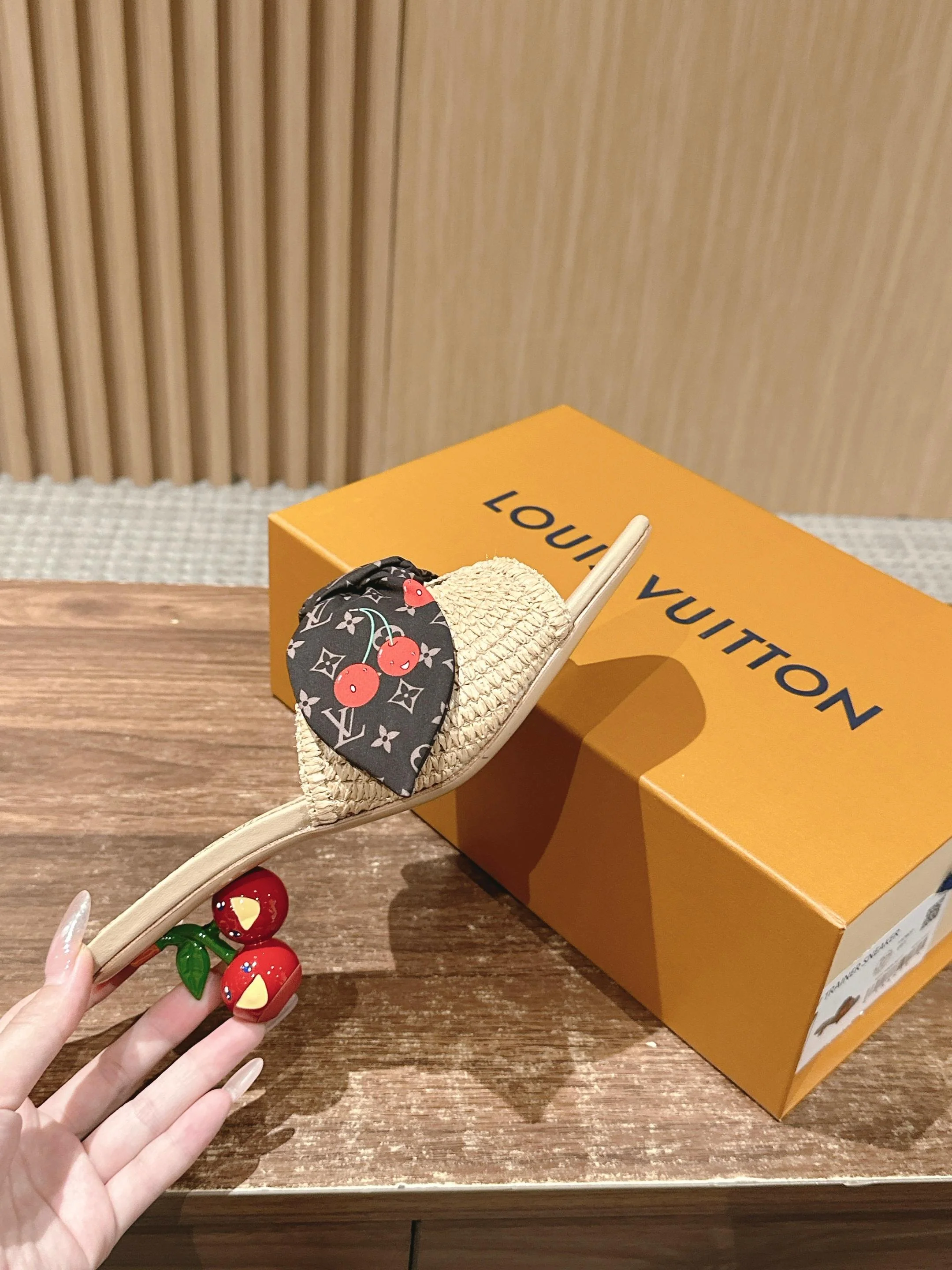 LV - Соломенные сандалии на низком каблуке с бантом - Бежевые