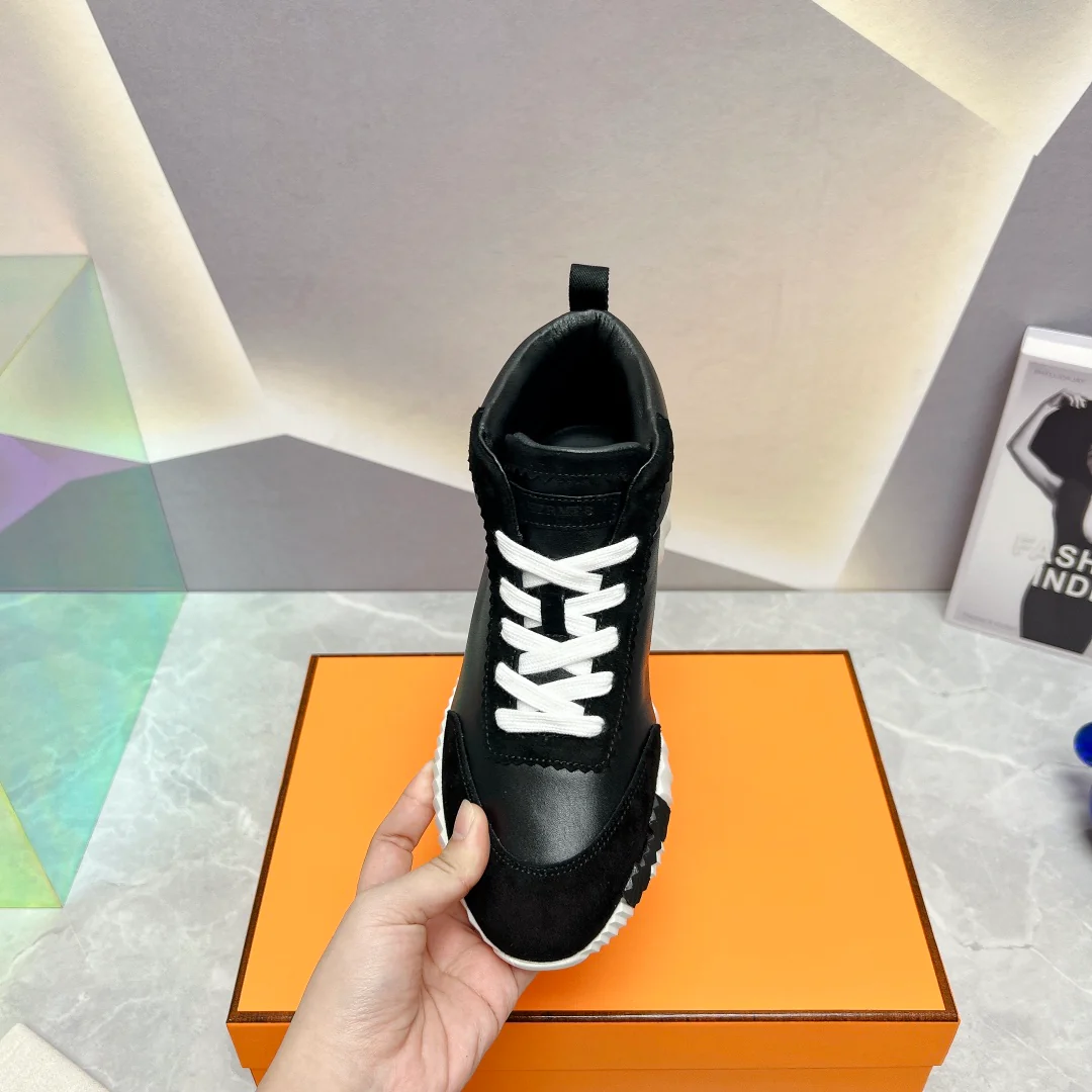 Новинка сезона весна/лето 2023 от Hermes - Кожаные высокие повседневные туфли - Черные