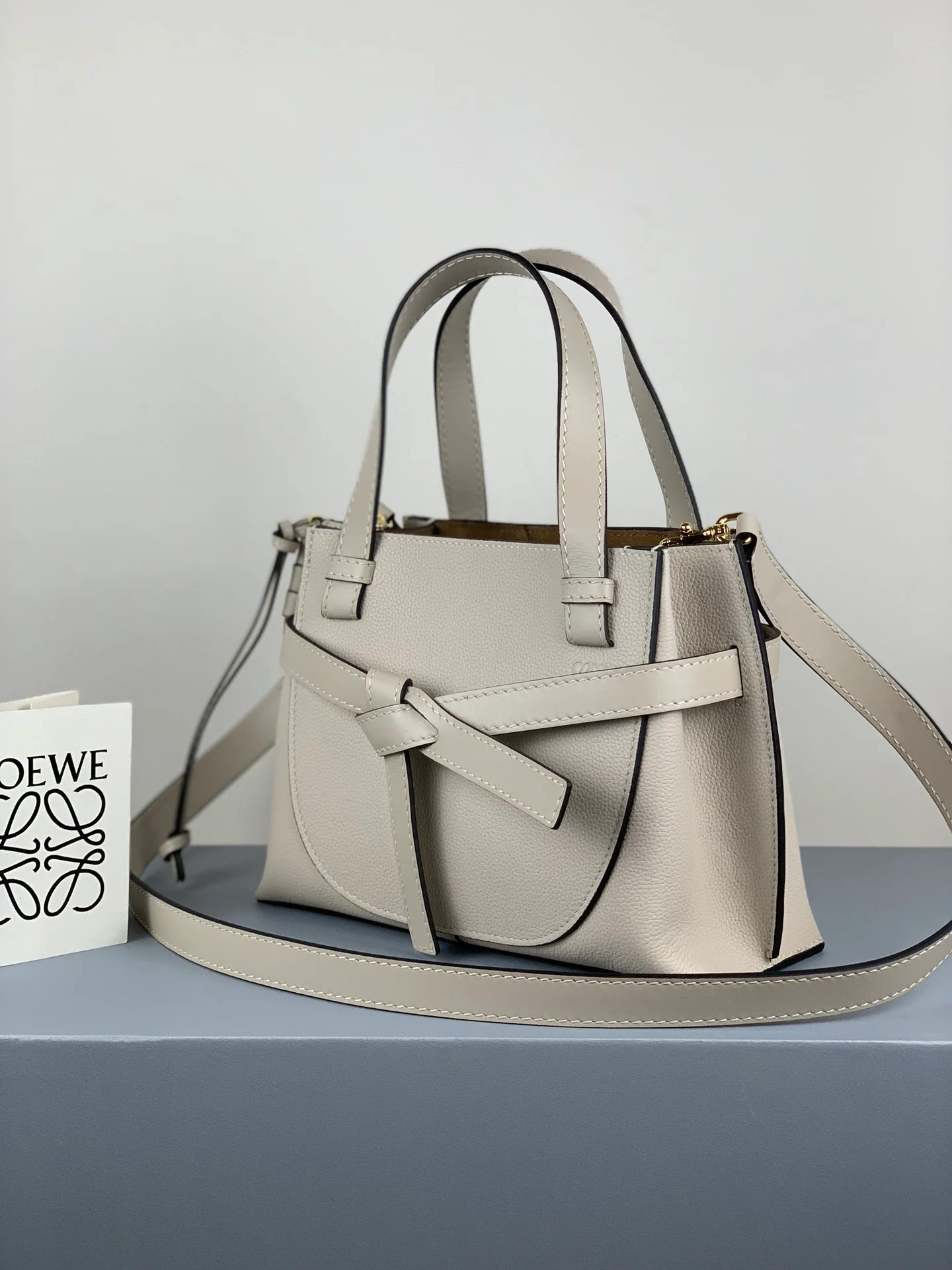 Мини-сумочка Loewe-gate-1