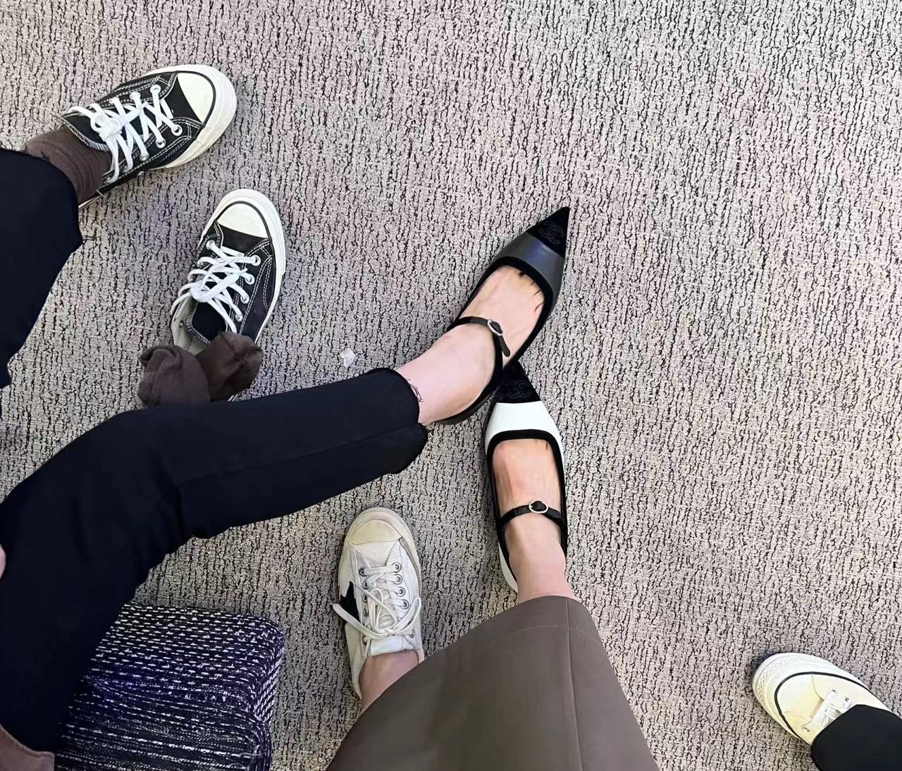 Коллекция Chanel ?Ранняя весна 2022?: балетки с острым носком — фотографии вживую.