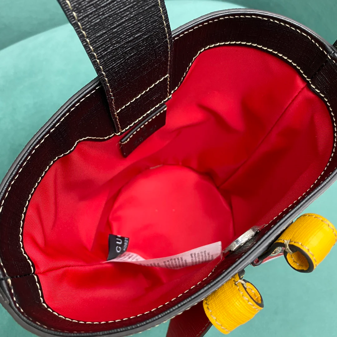 Детская сумка-ведро Gucci с рисунком божьей коровки — стиль Шэнь Мэнчэнь.