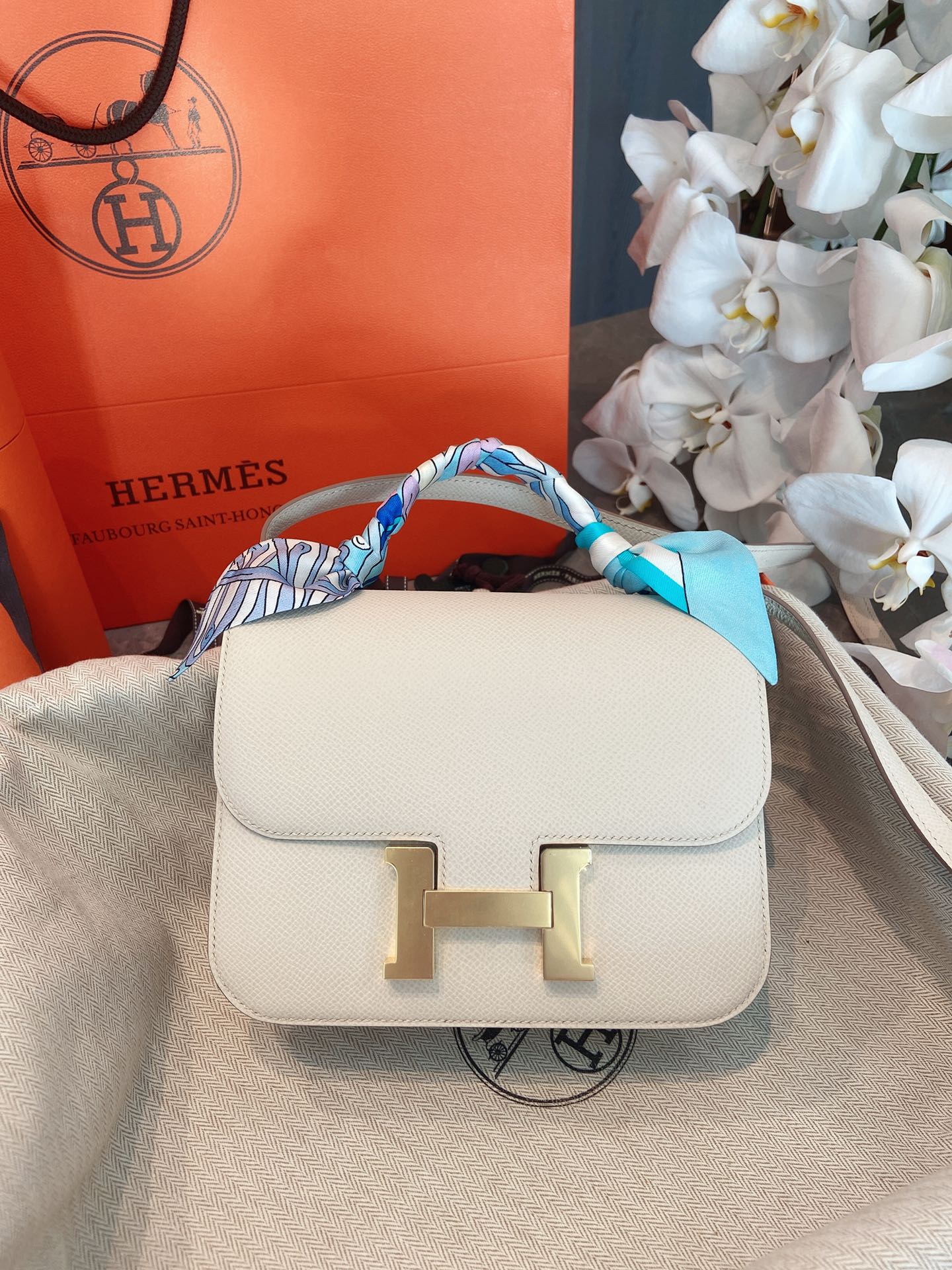 пряжка Hermes-constance-18-epsom-milkshake из белого золота