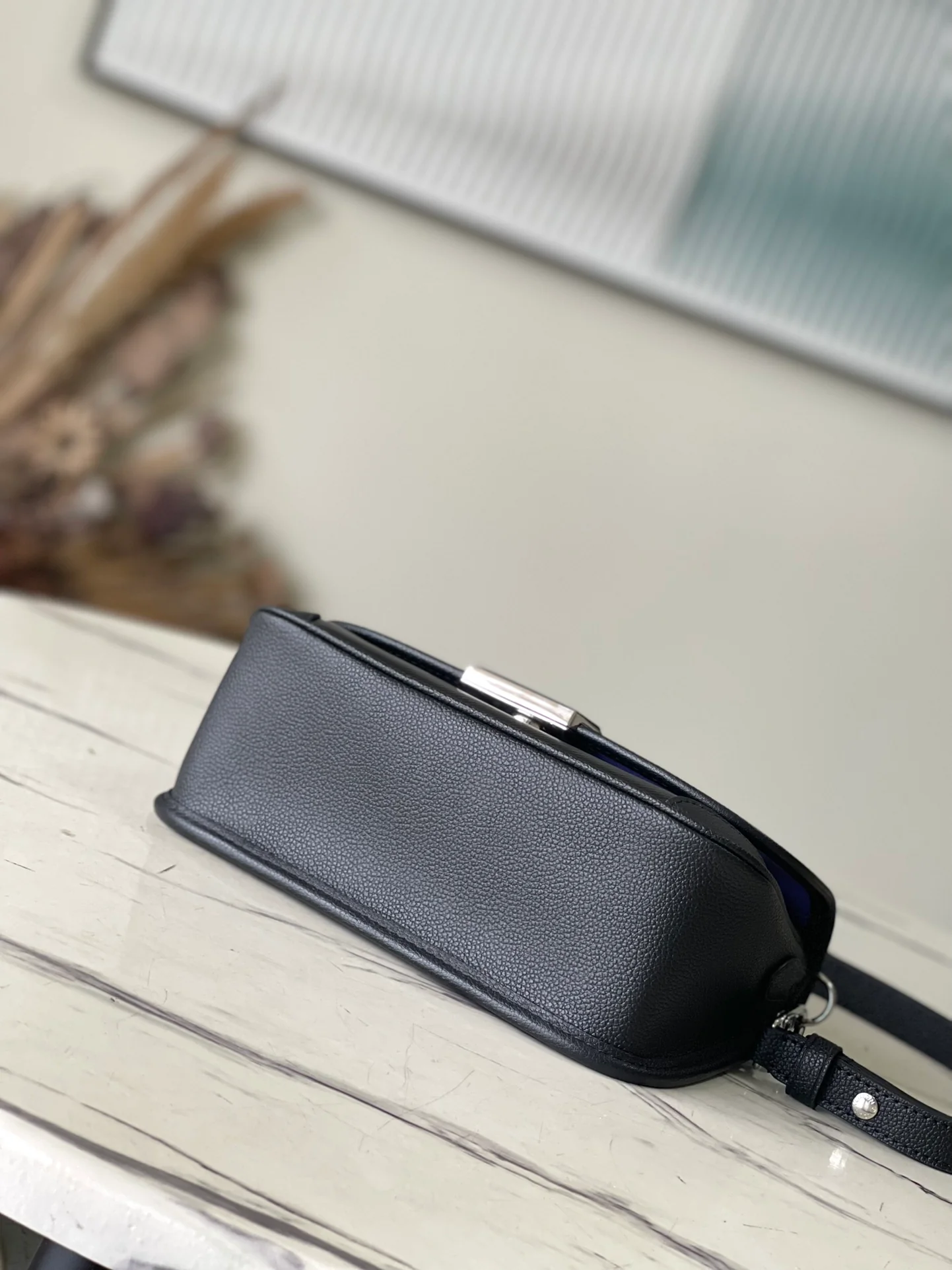 m59386-LV-Сумка через плечо Buci из зернистой кожи Epi-Черная