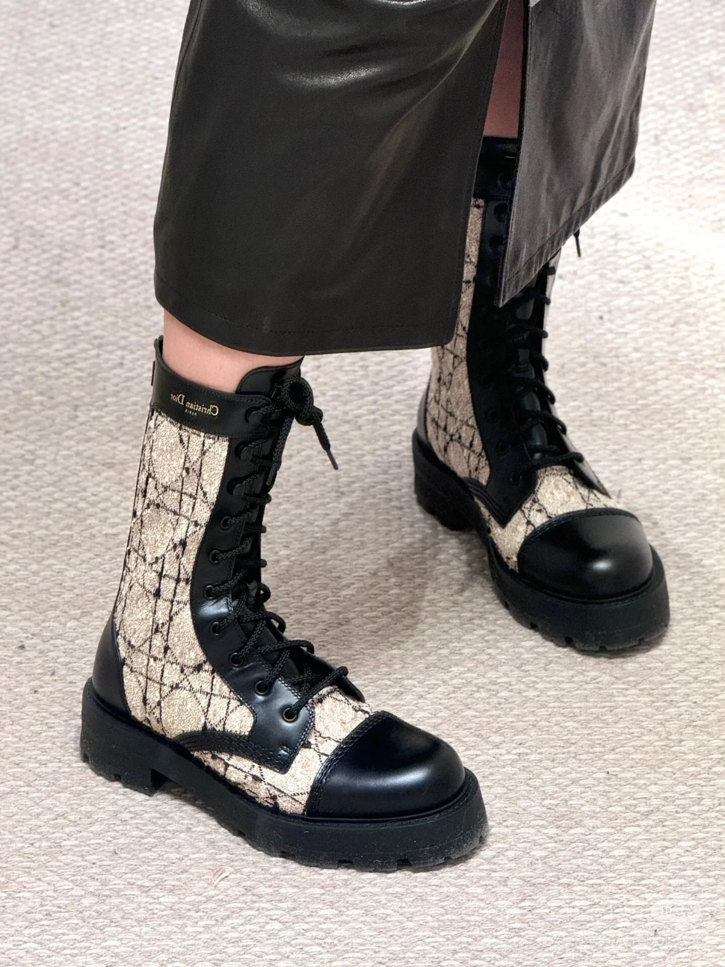 Ботинки Dior Dr. Martens средней высоты, модель 2024, коричневые, 1 шт.