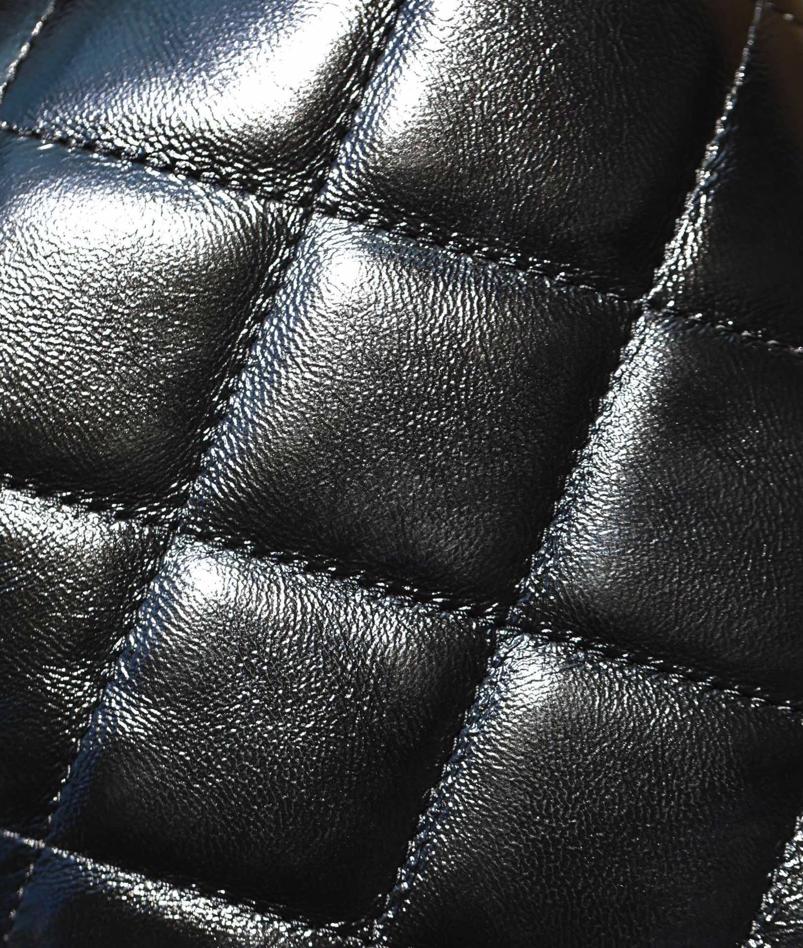 Сумка-хобо Chanel с витой ручкой - черная